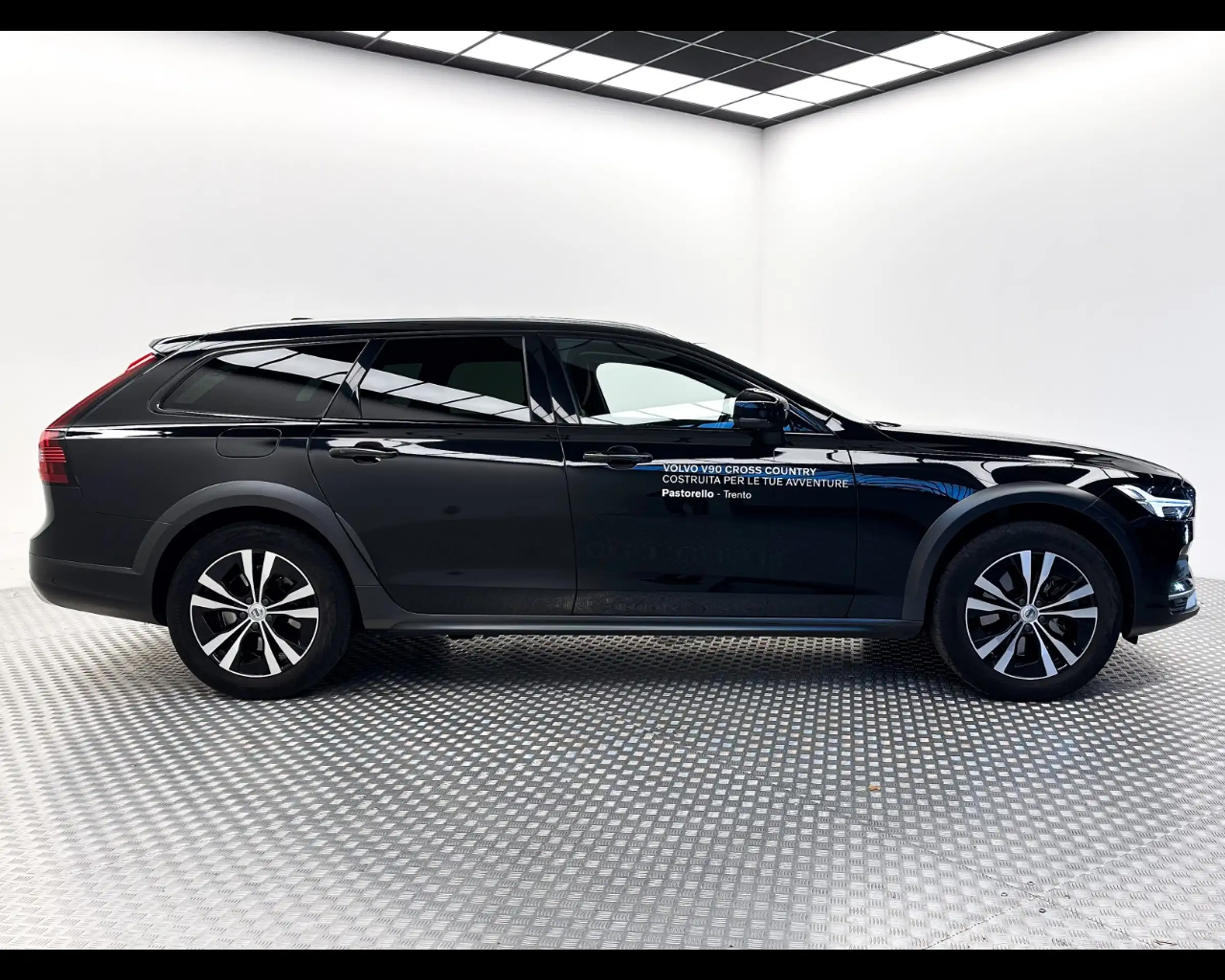 Volvo - V90 Cross Country