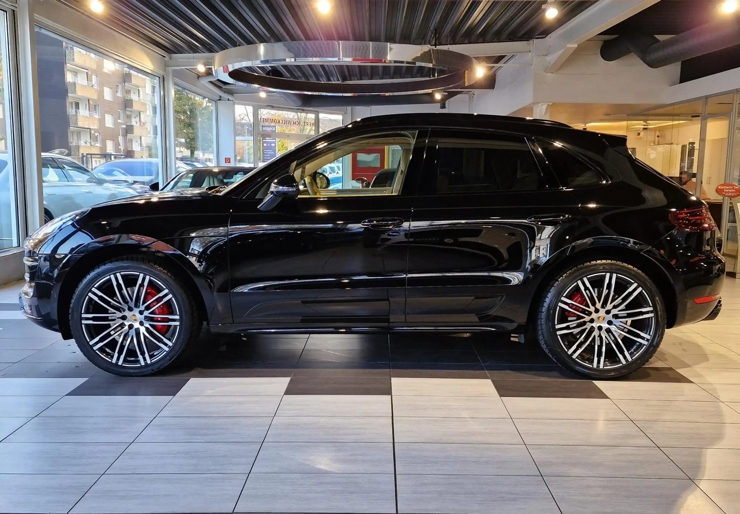 Porsche - Macan