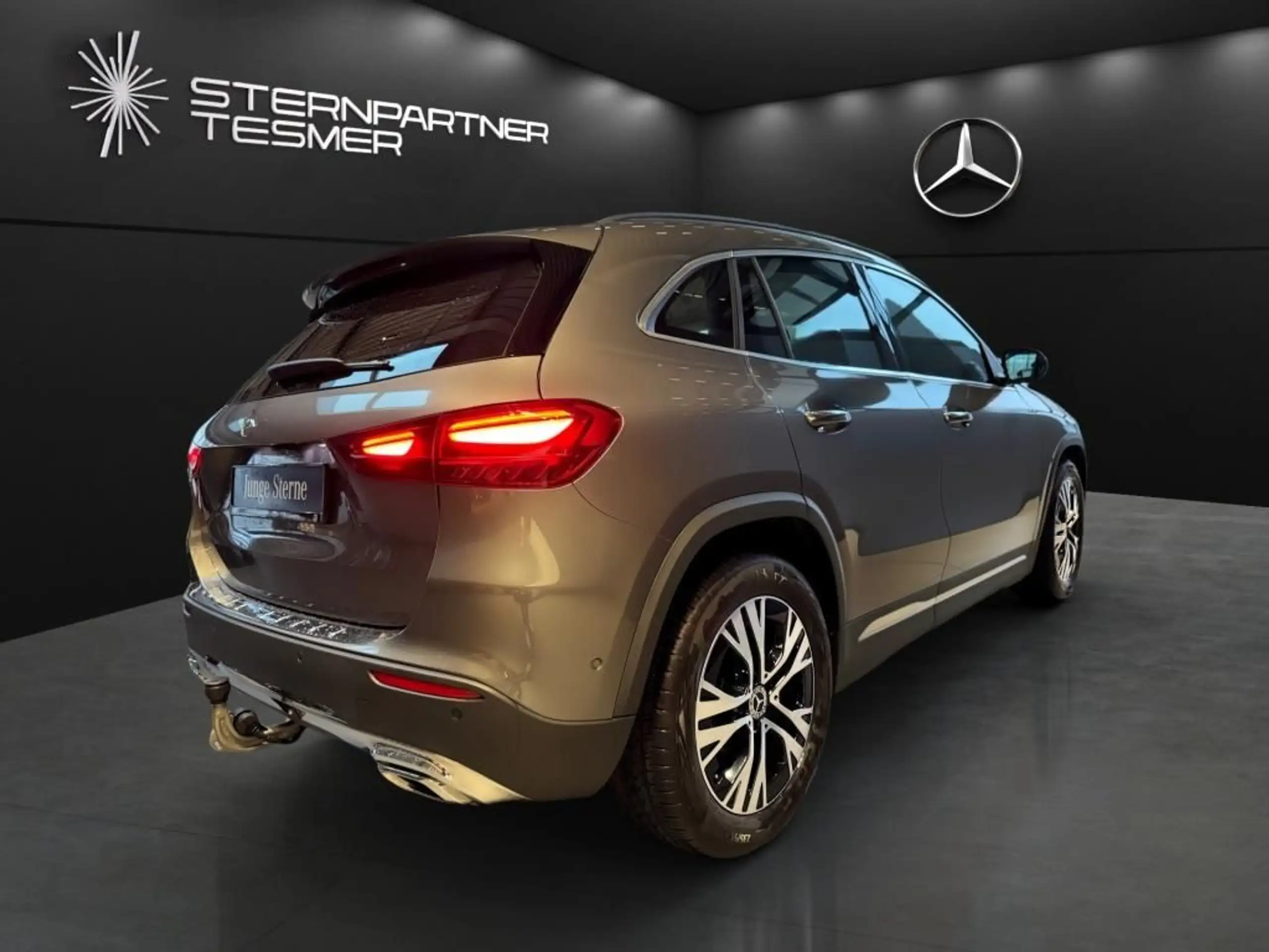 Mercedes-Benz - GLA 200