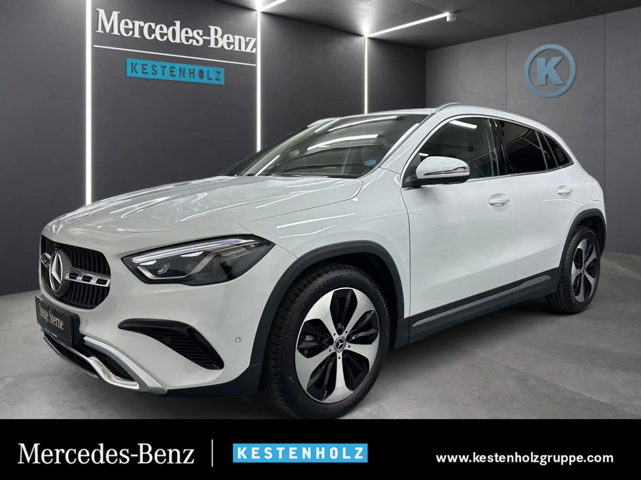 Mercedes-Benz - GLA 200