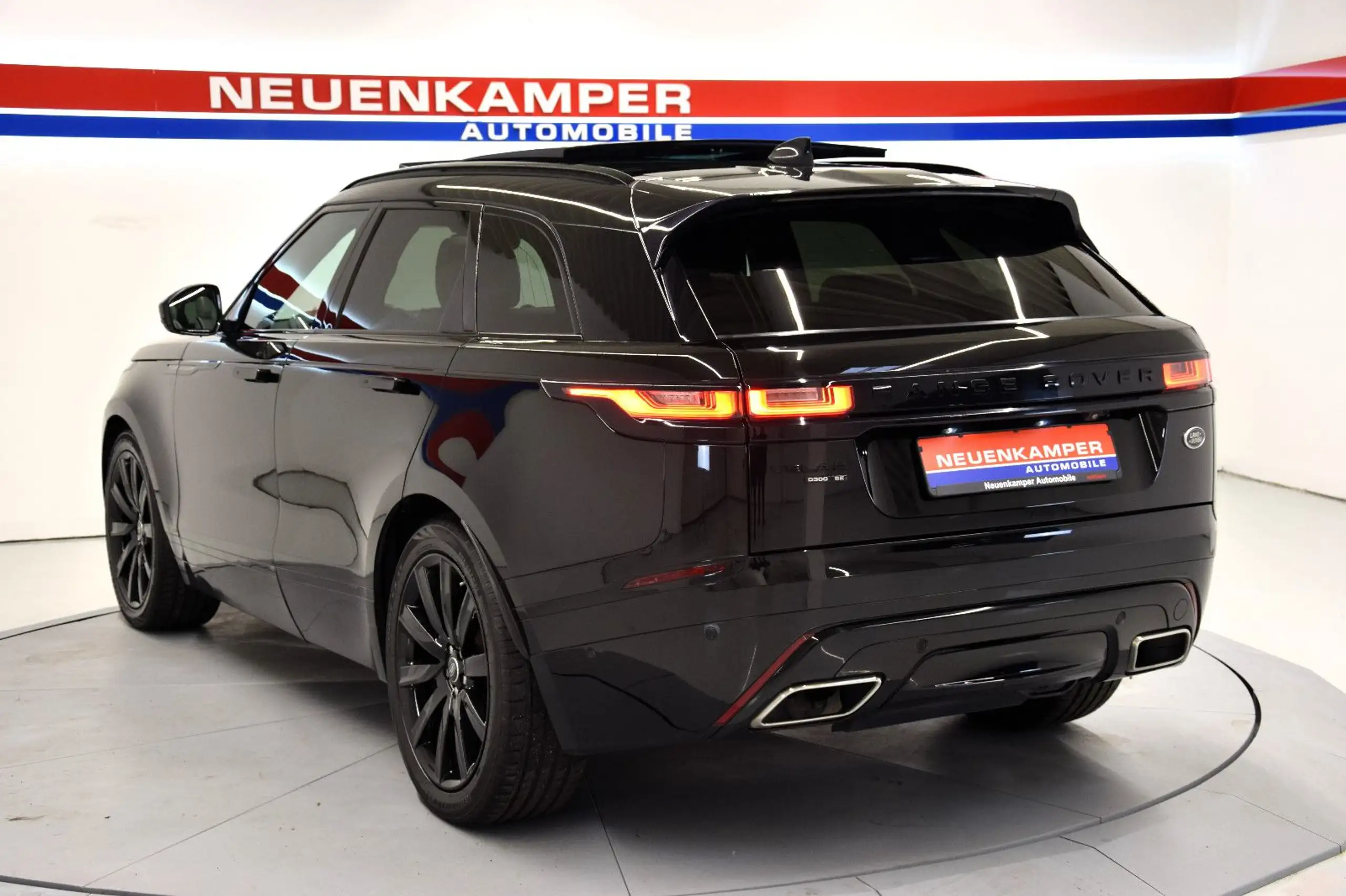 Land Rover - Range Rover Velar