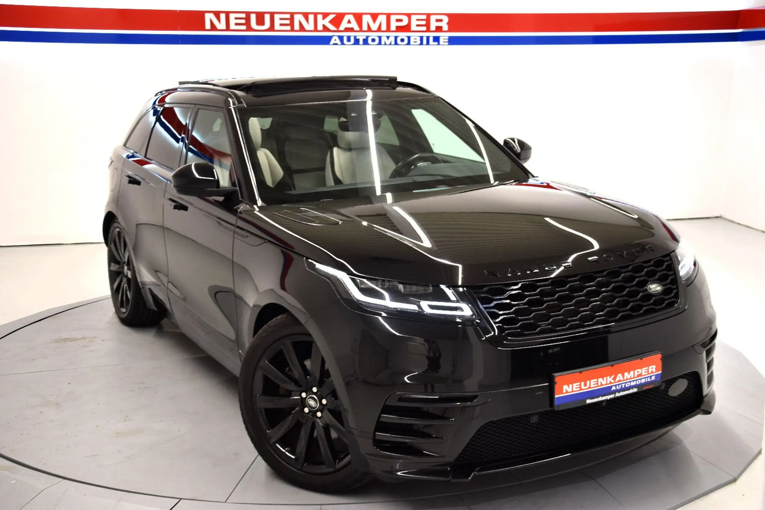 Land Rover - Range Rover Velar