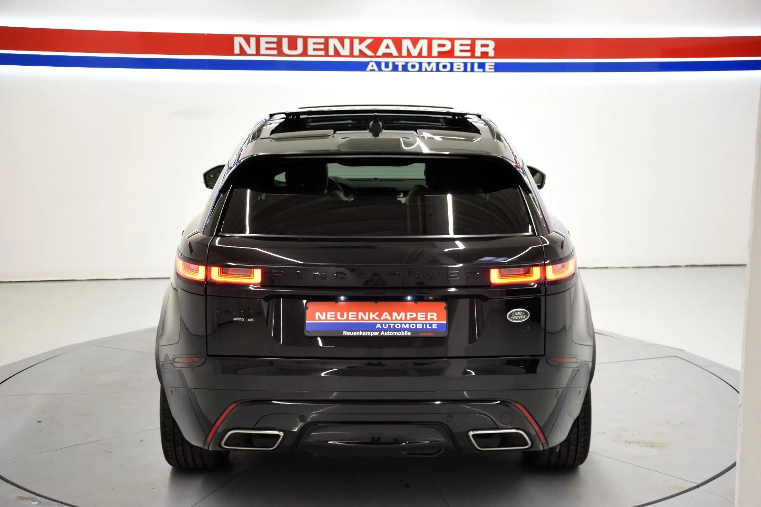 Land Rover - Range Rover Velar