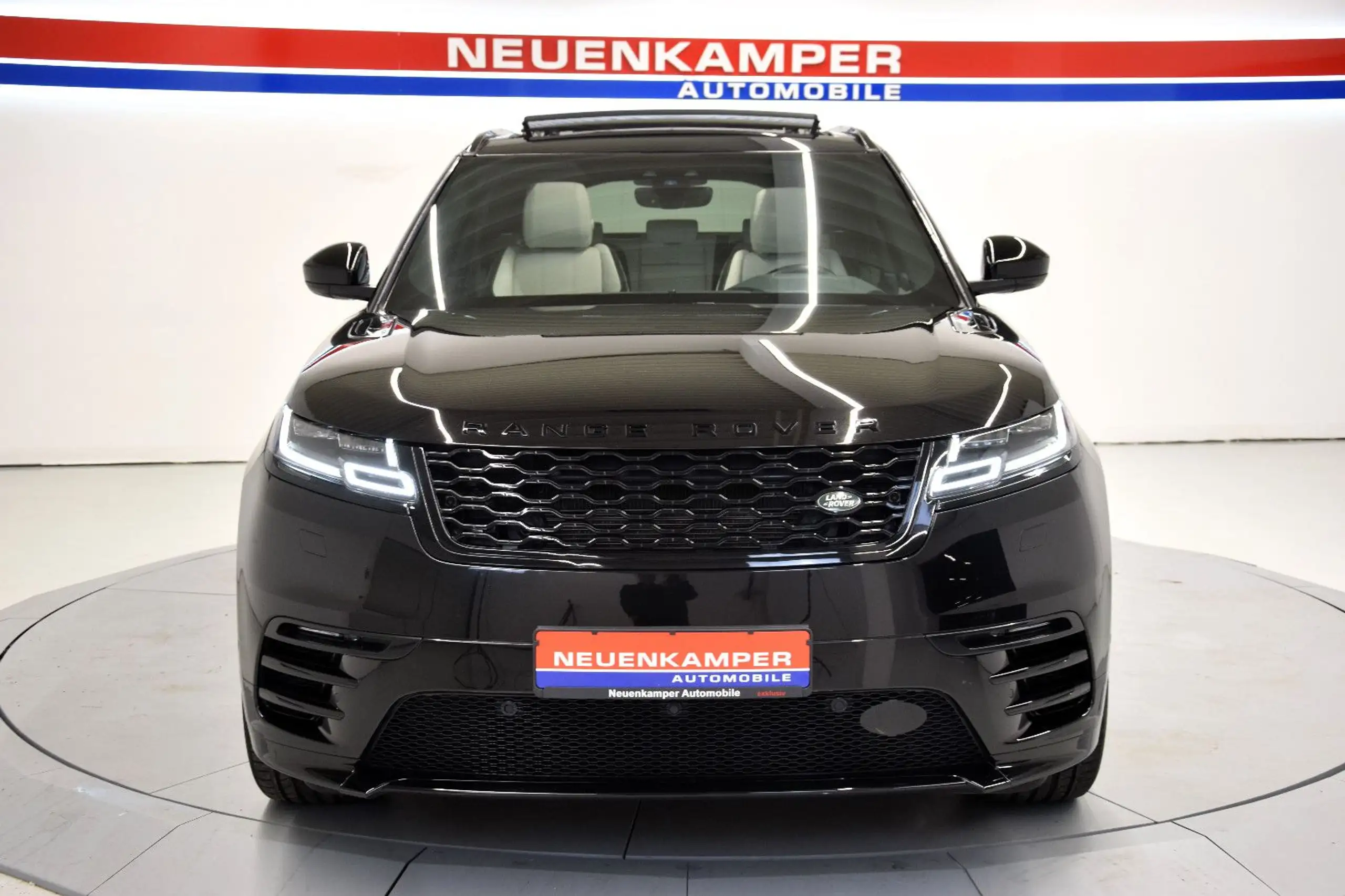 Land Rover - Range Rover Velar