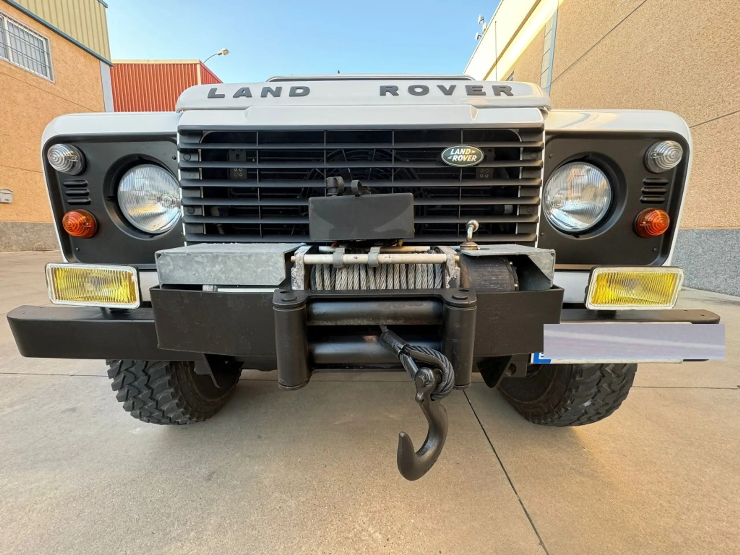 Land Rover - Defender