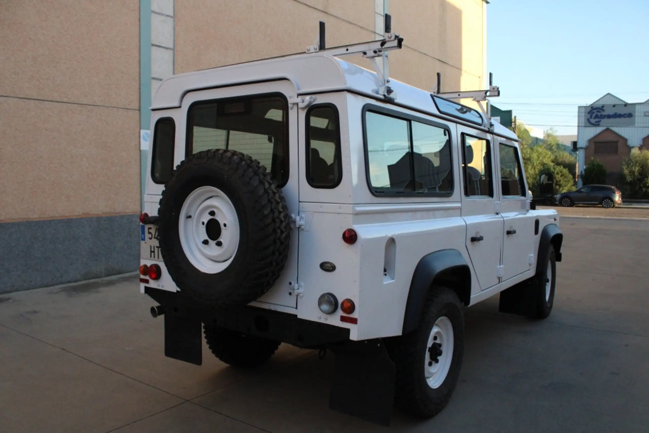 Land Rover - Defender