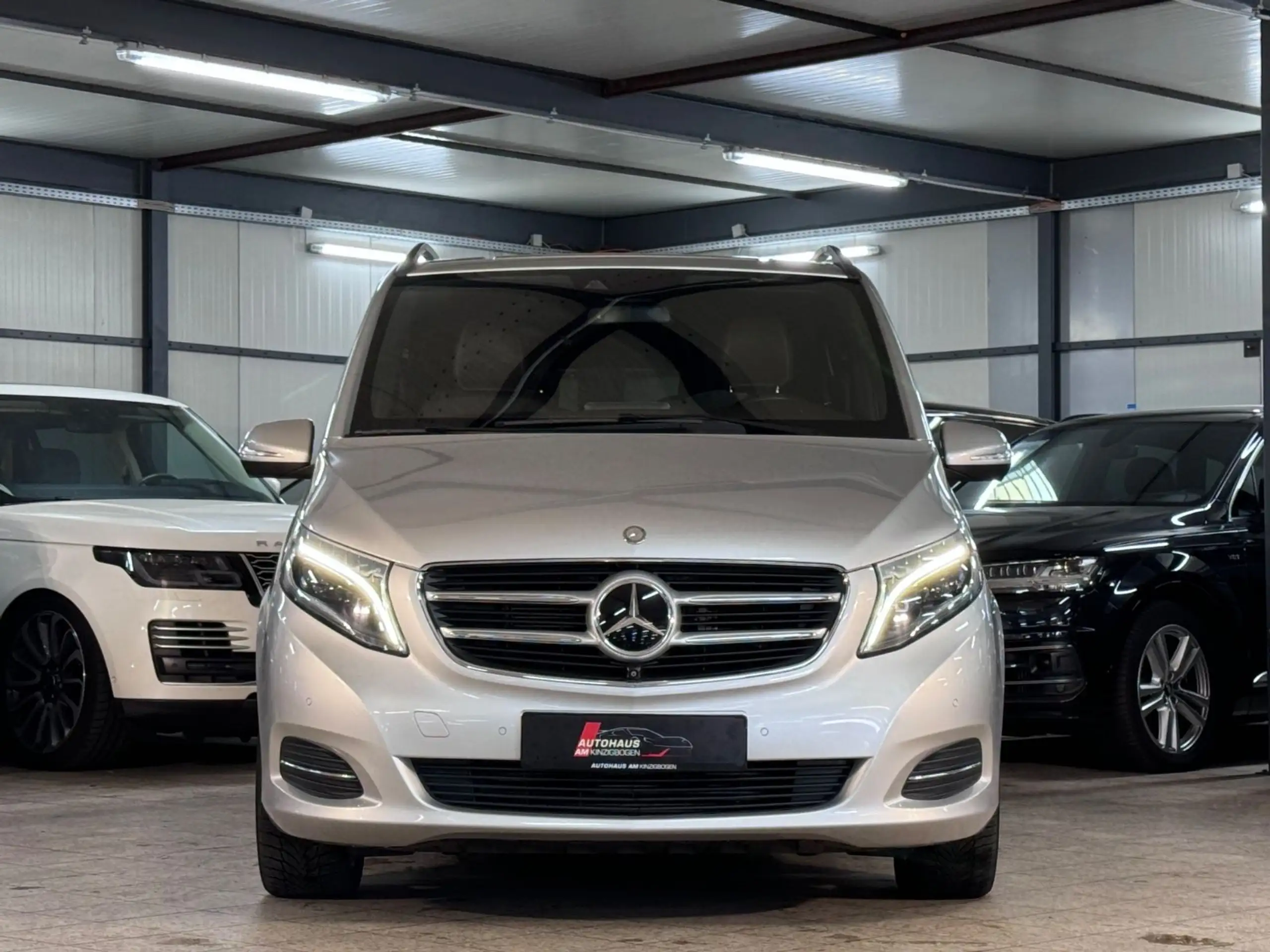 Mercedes-Benz - V 250