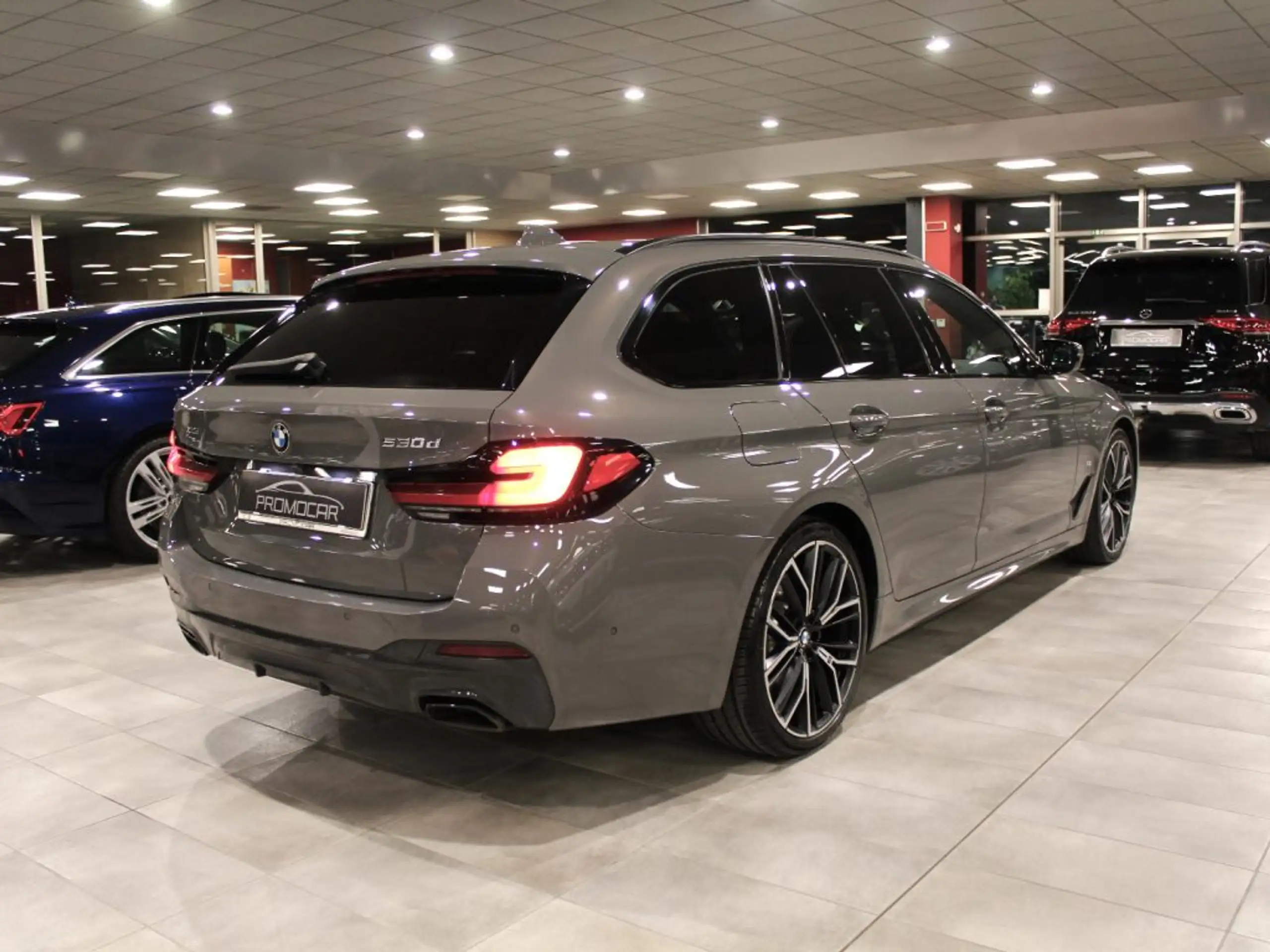 BMW - 530