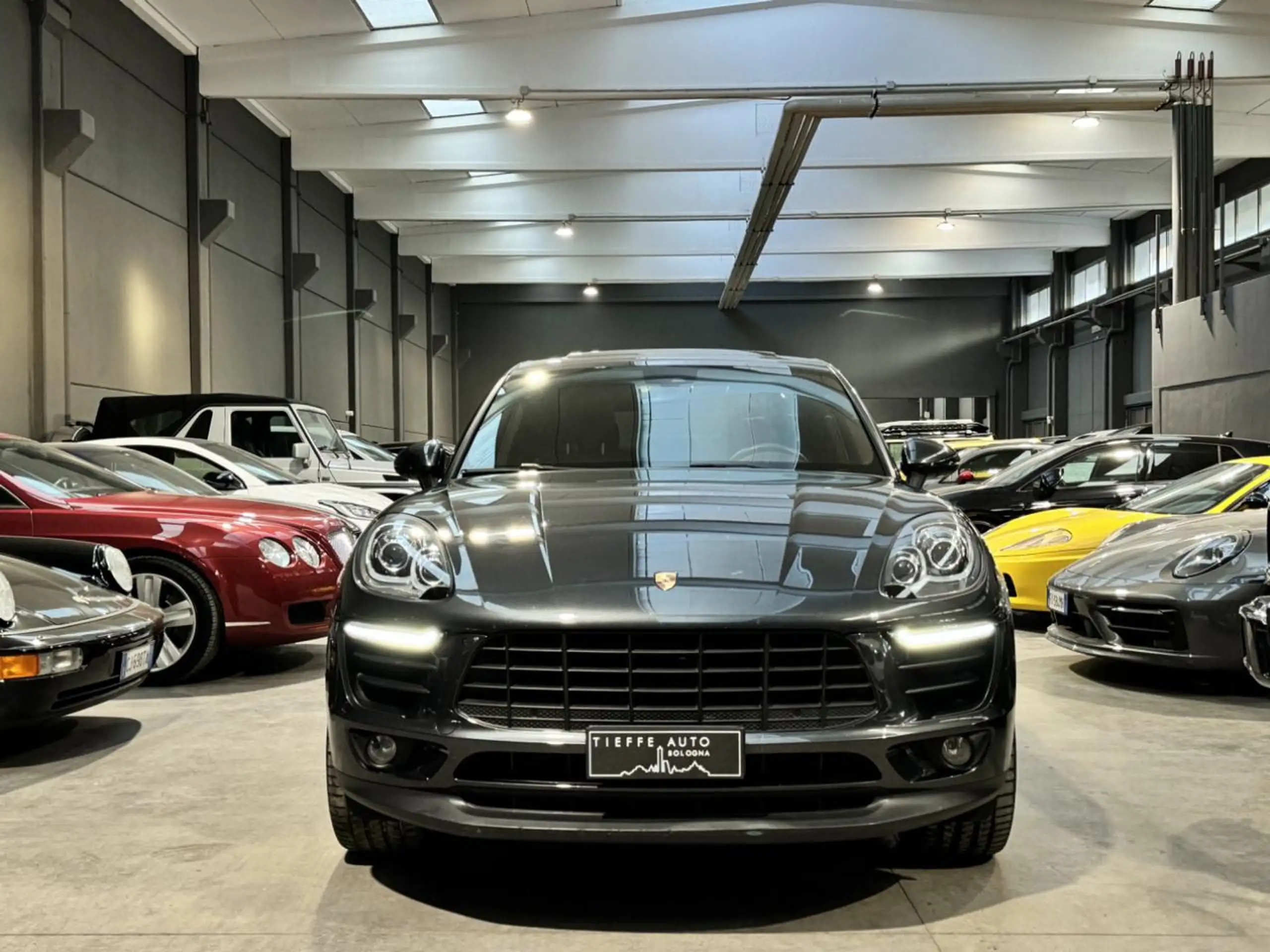 Porsche - Macan