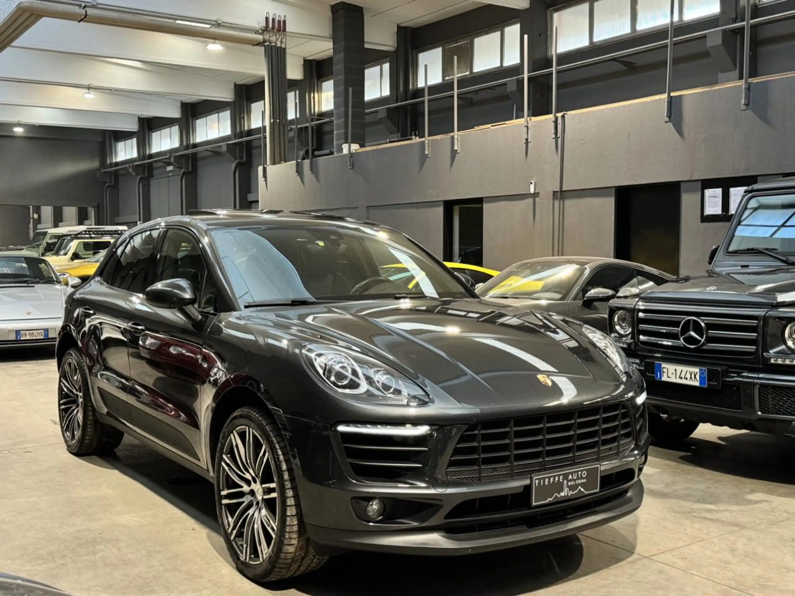 Porsche - Macan