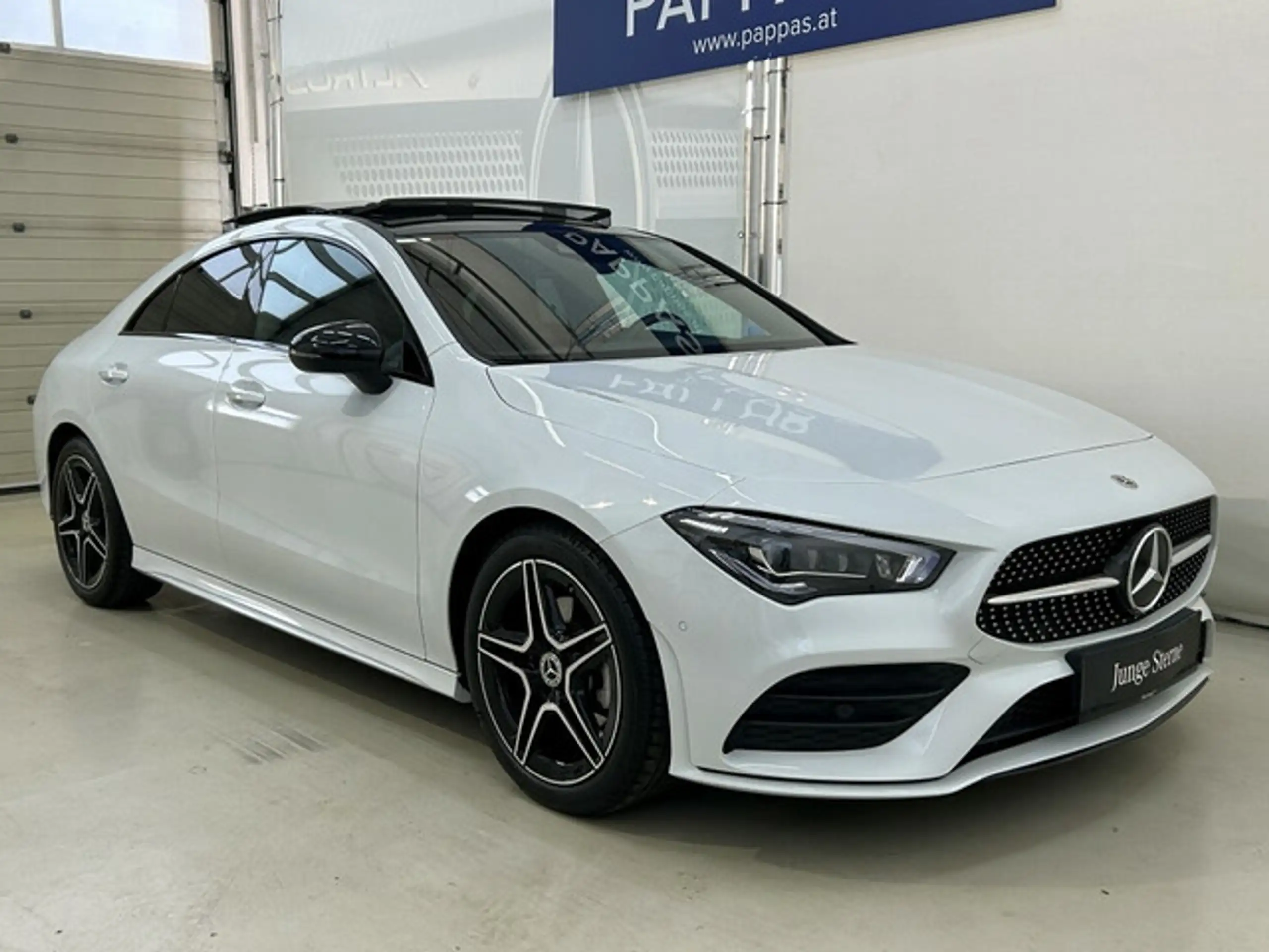 Mercedes-Benz - CLA 200