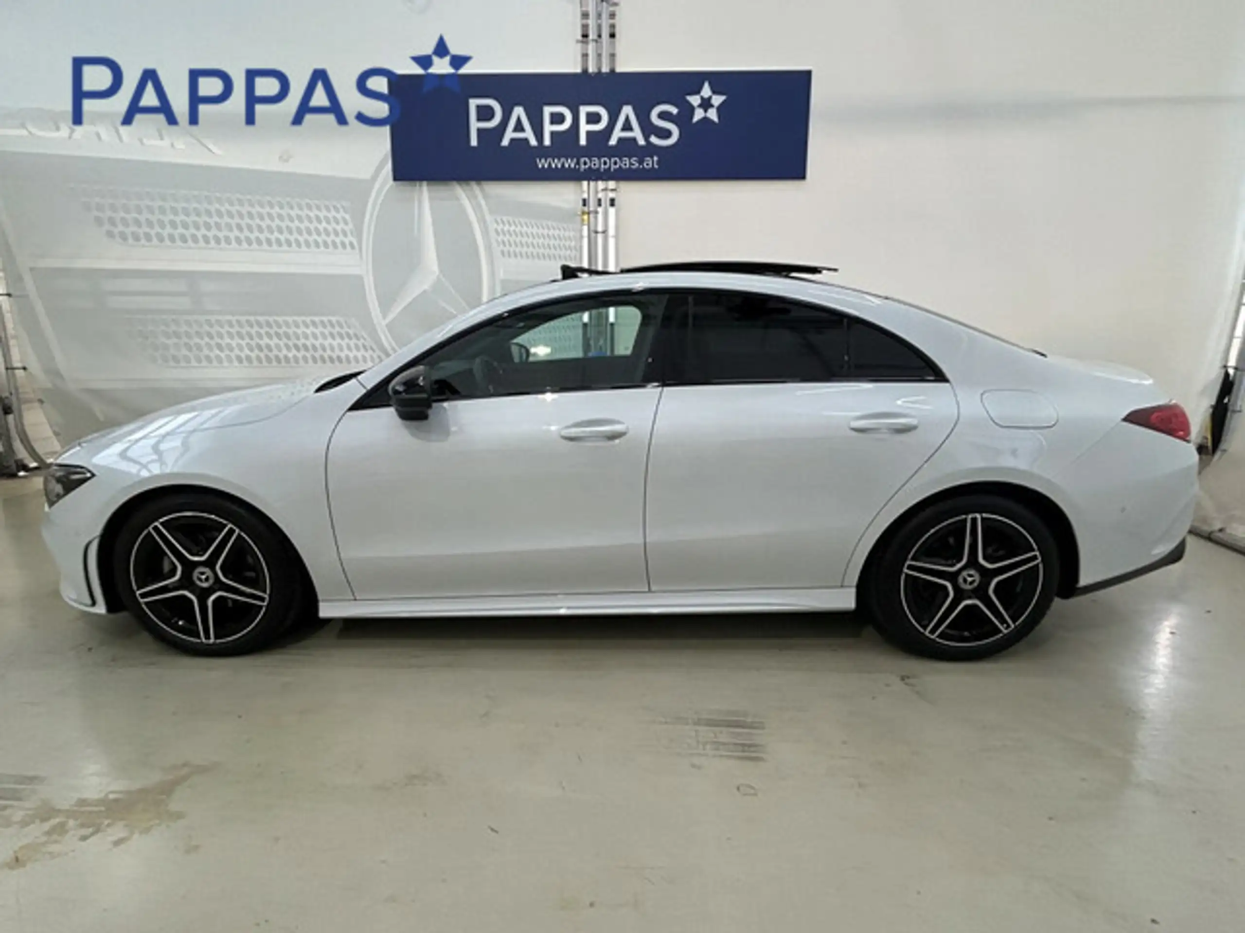 Mercedes-Benz - CLA 200