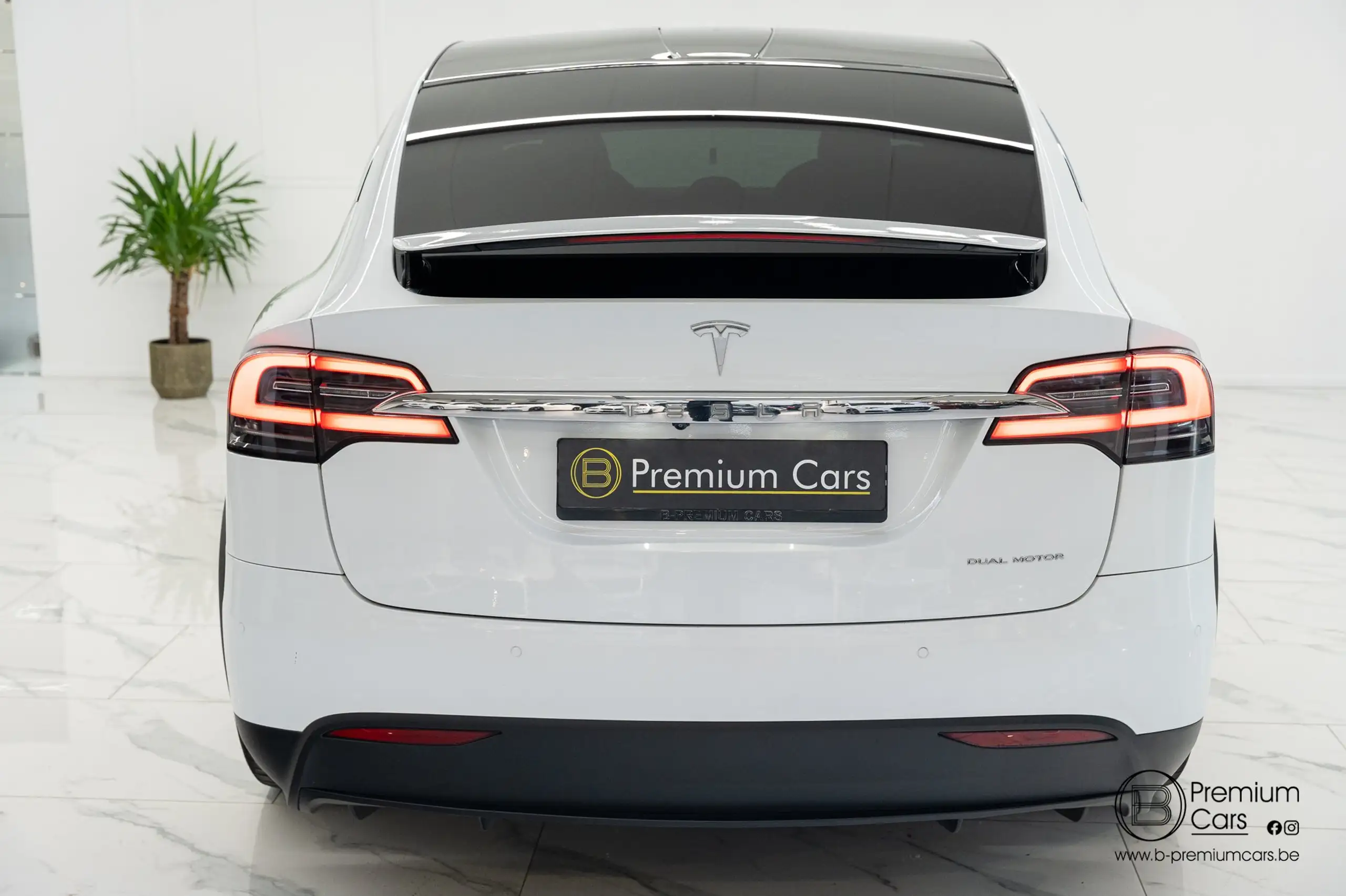 Tesla - Model X