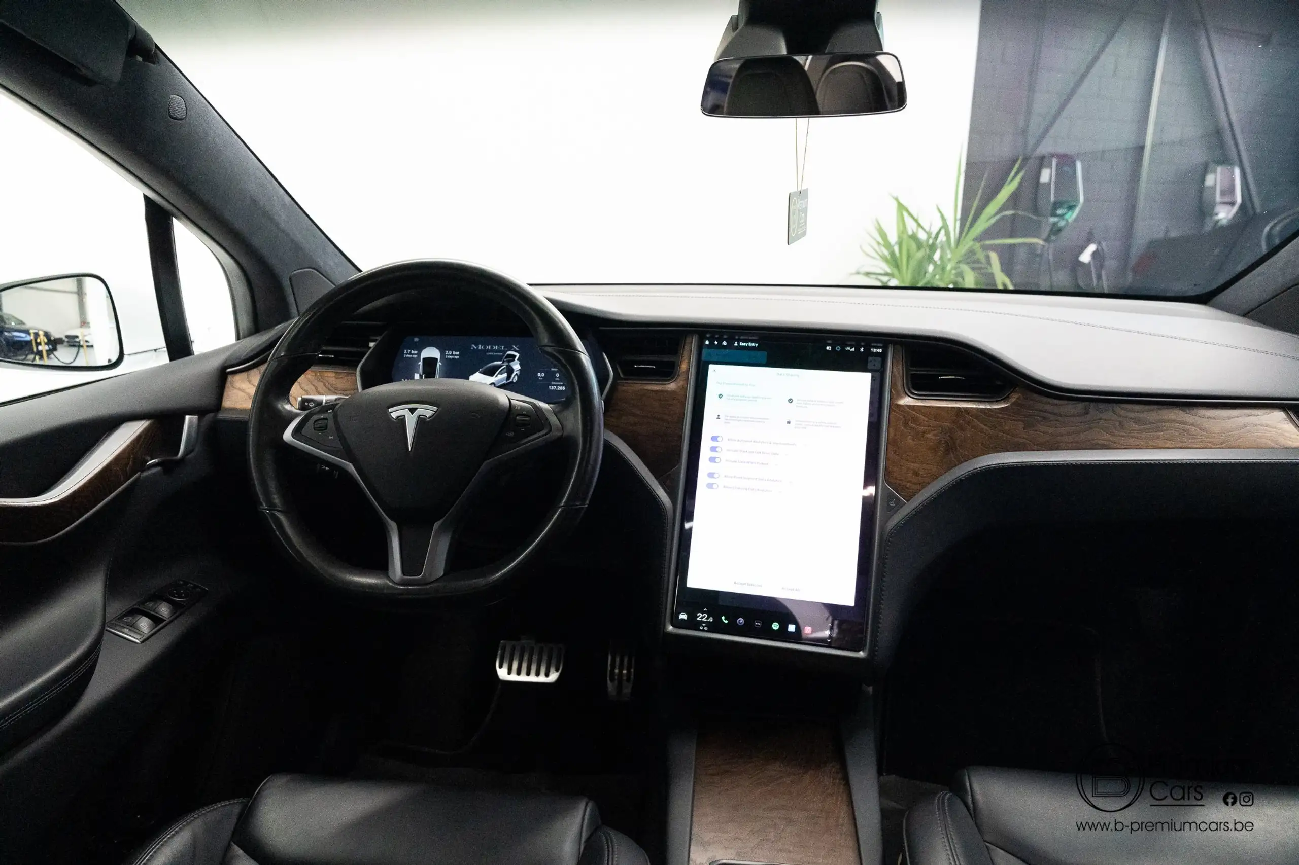 Tesla - Model X