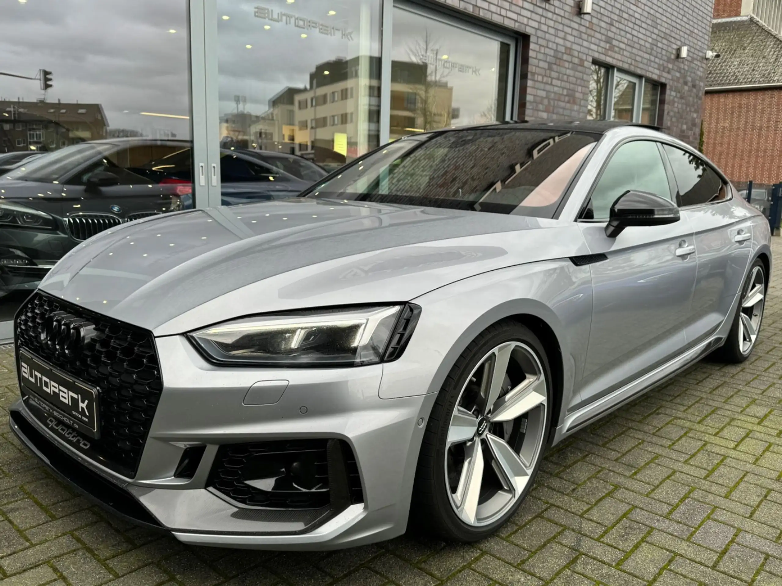 Audi - RS5