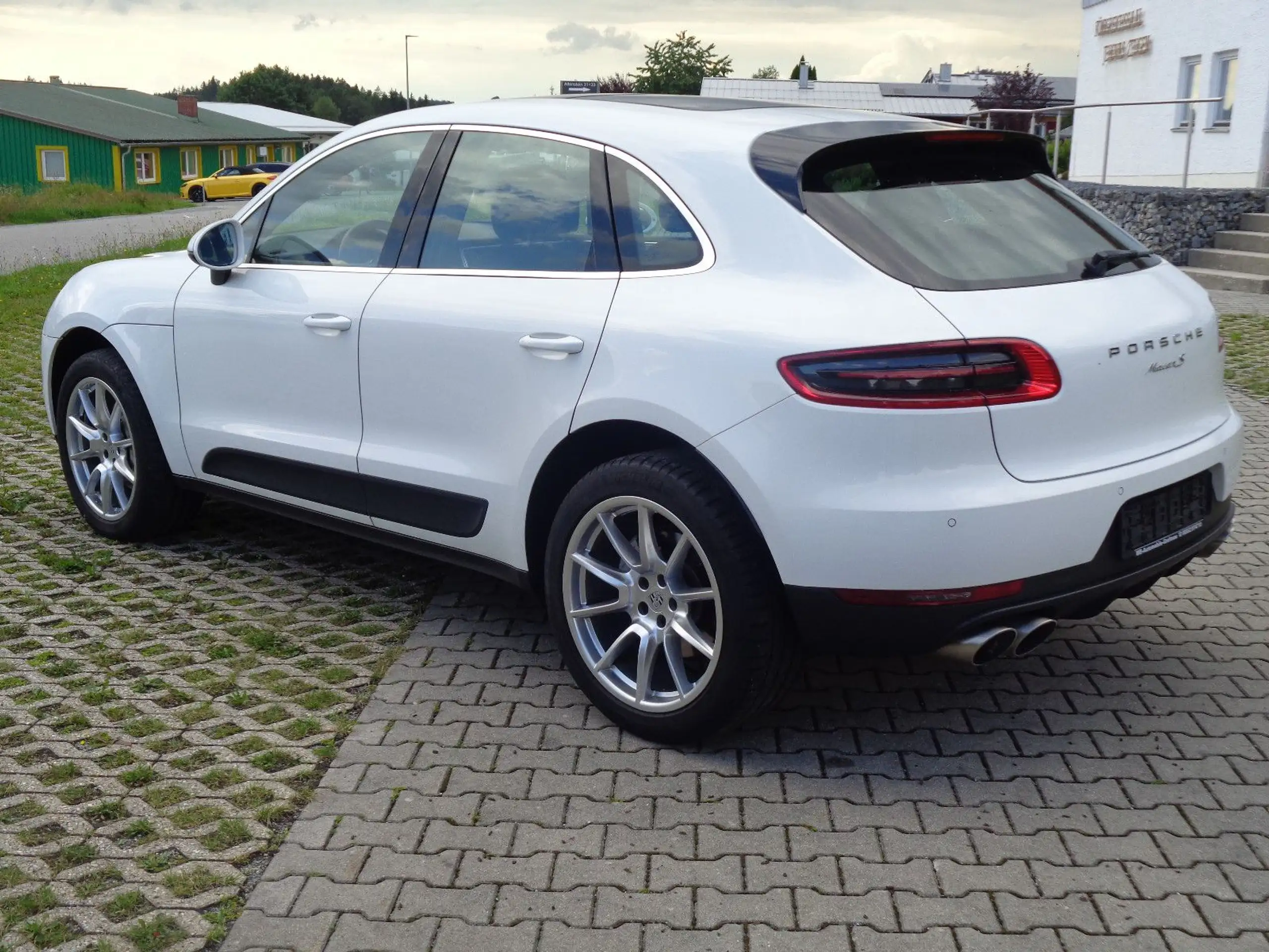 Porsche - Macan