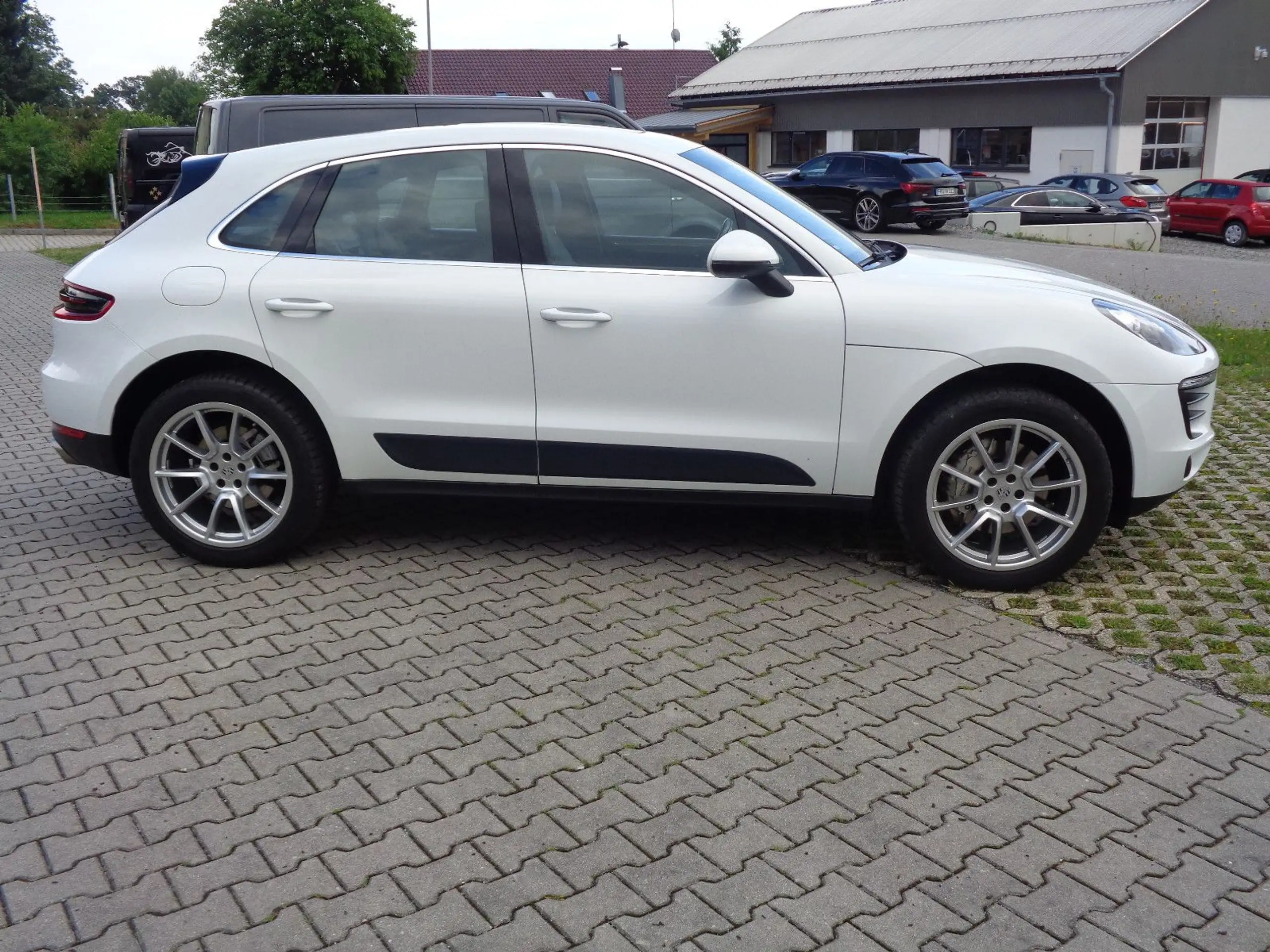 Porsche - Macan