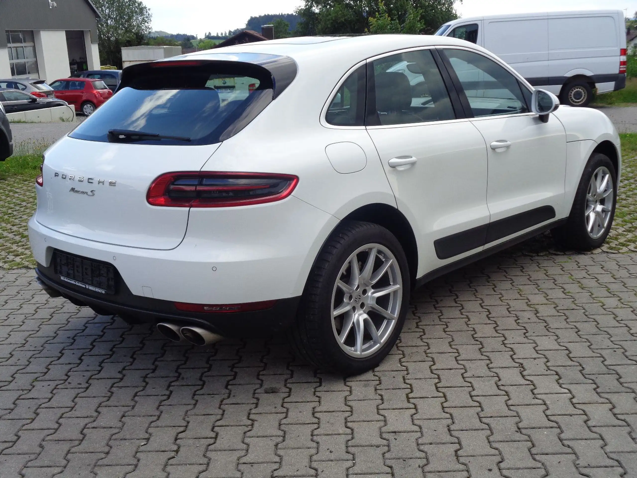 Porsche - Macan