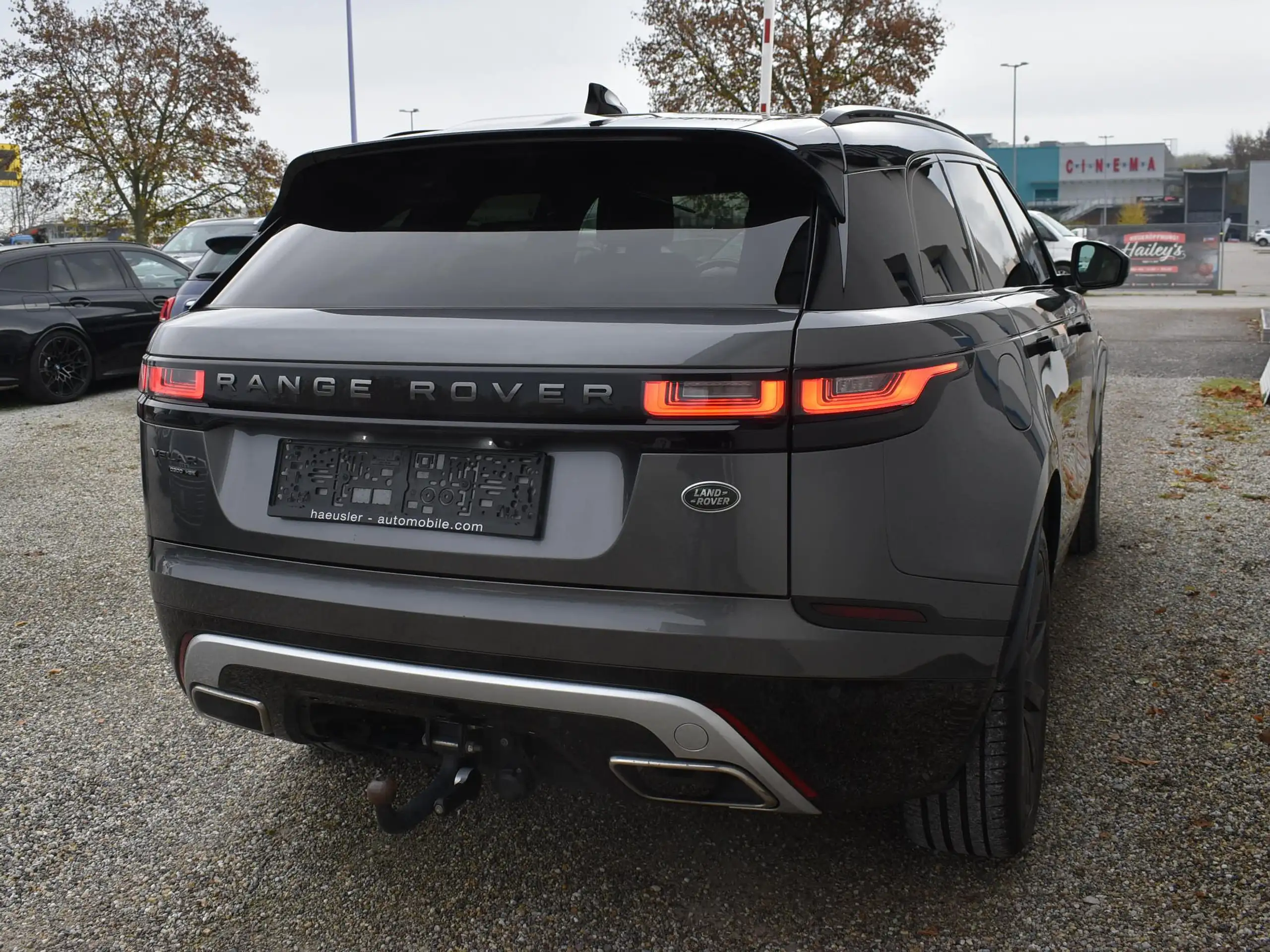 Land Rover - Range Rover Velar