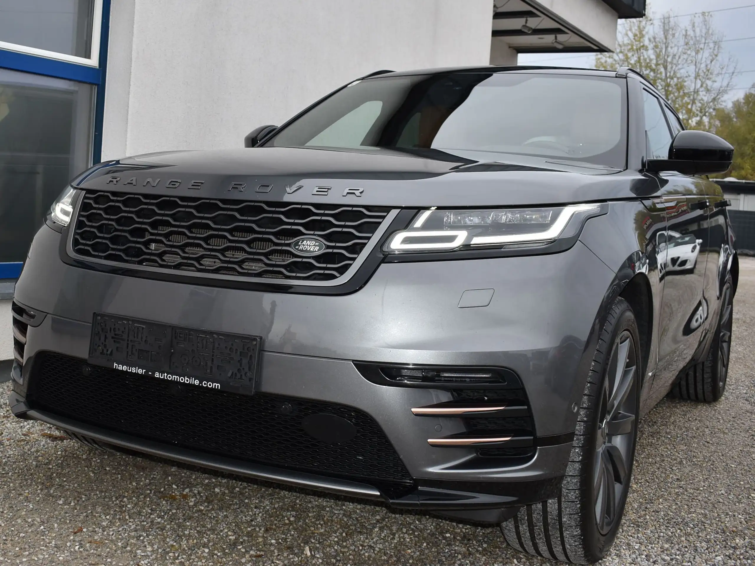 Land Rover - Range Rover Velar