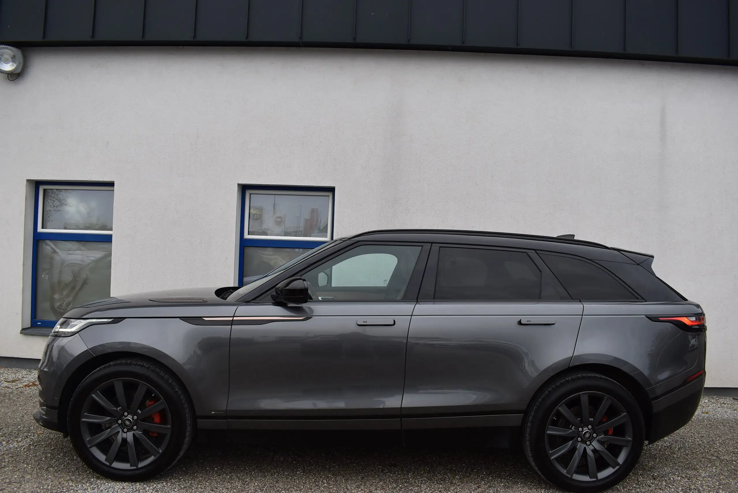 Land Rover - Range Rover Velar