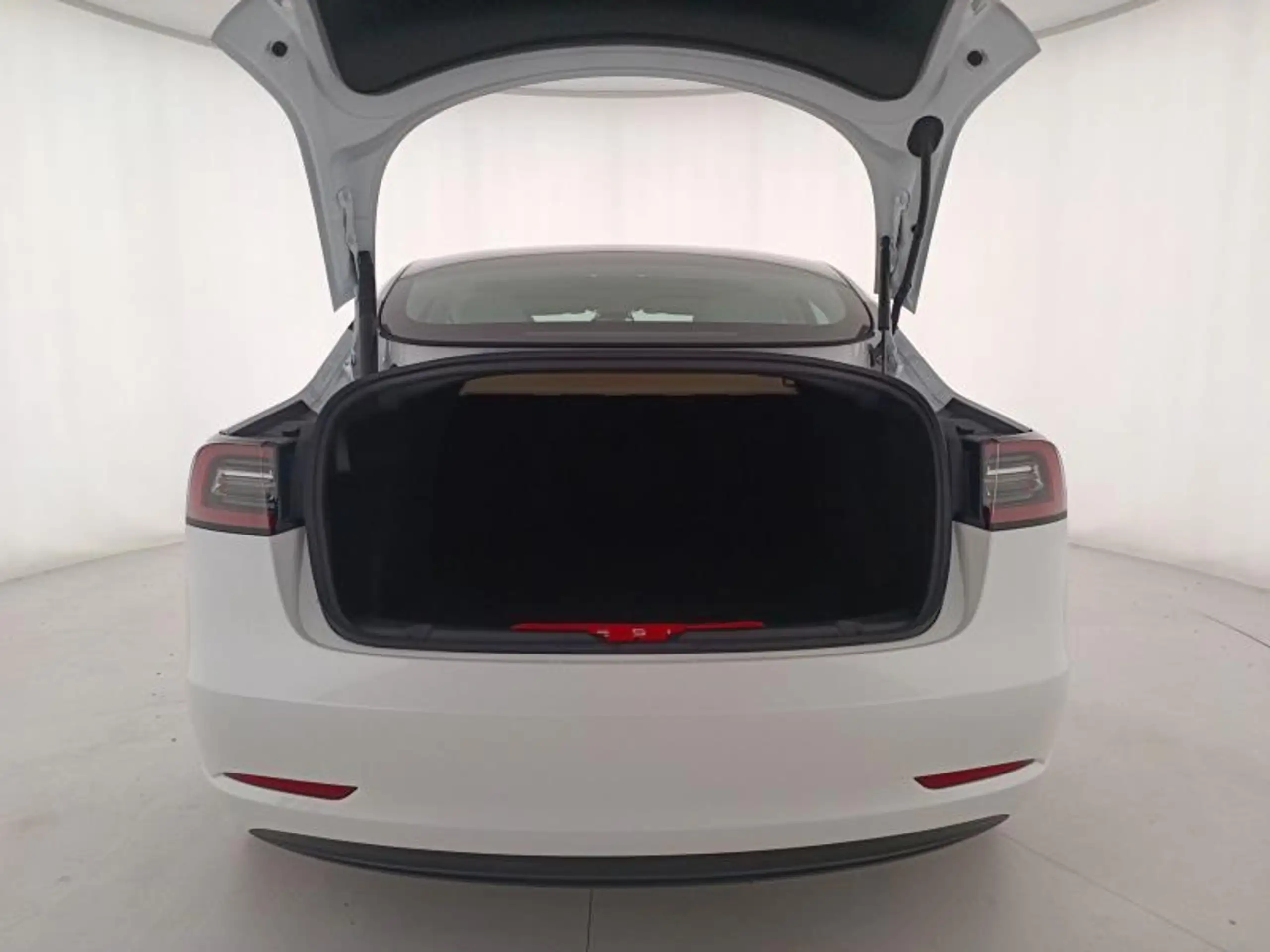 Tesla - Model 3