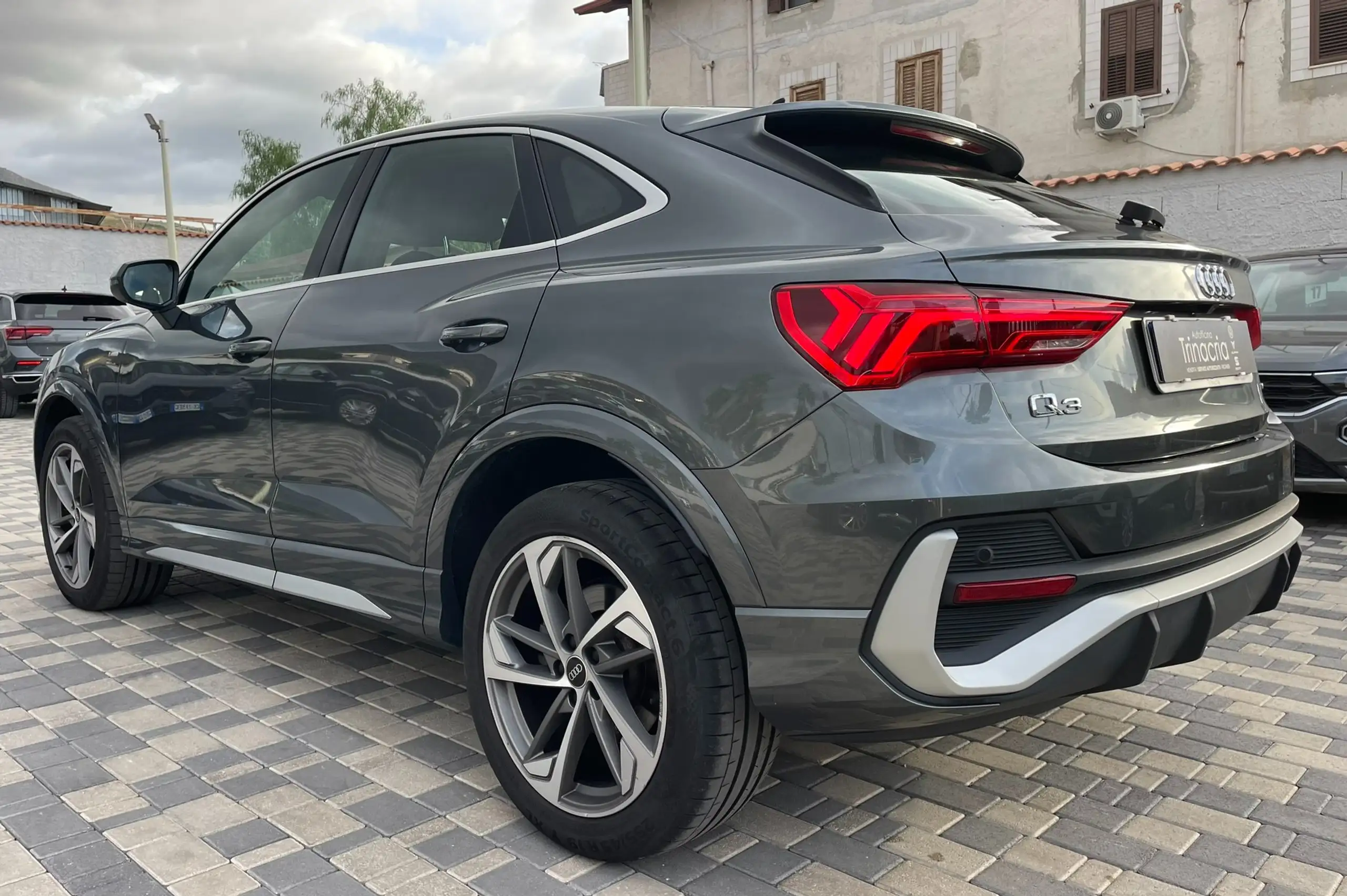 Audi - Q3