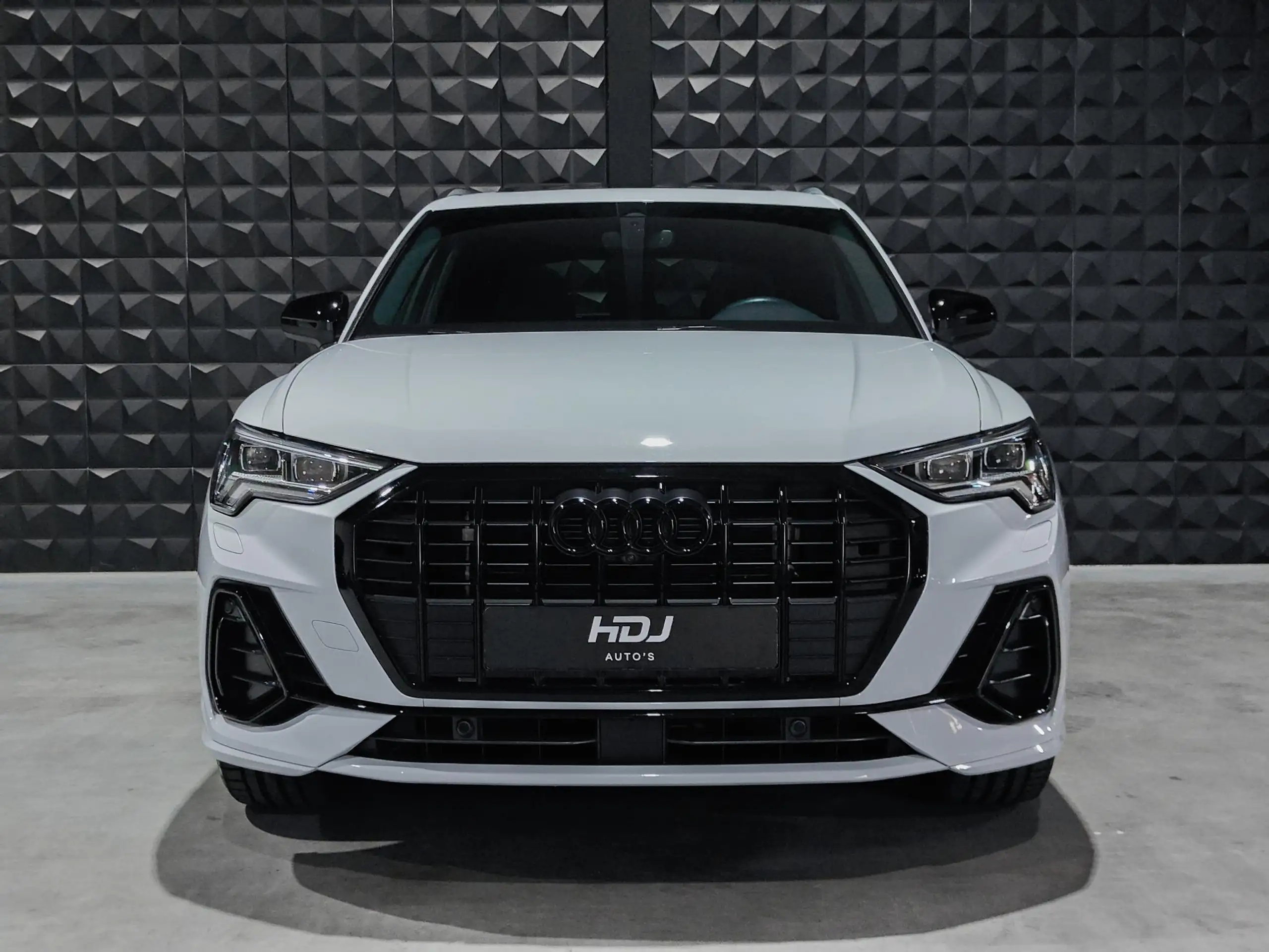 Audi - Q3