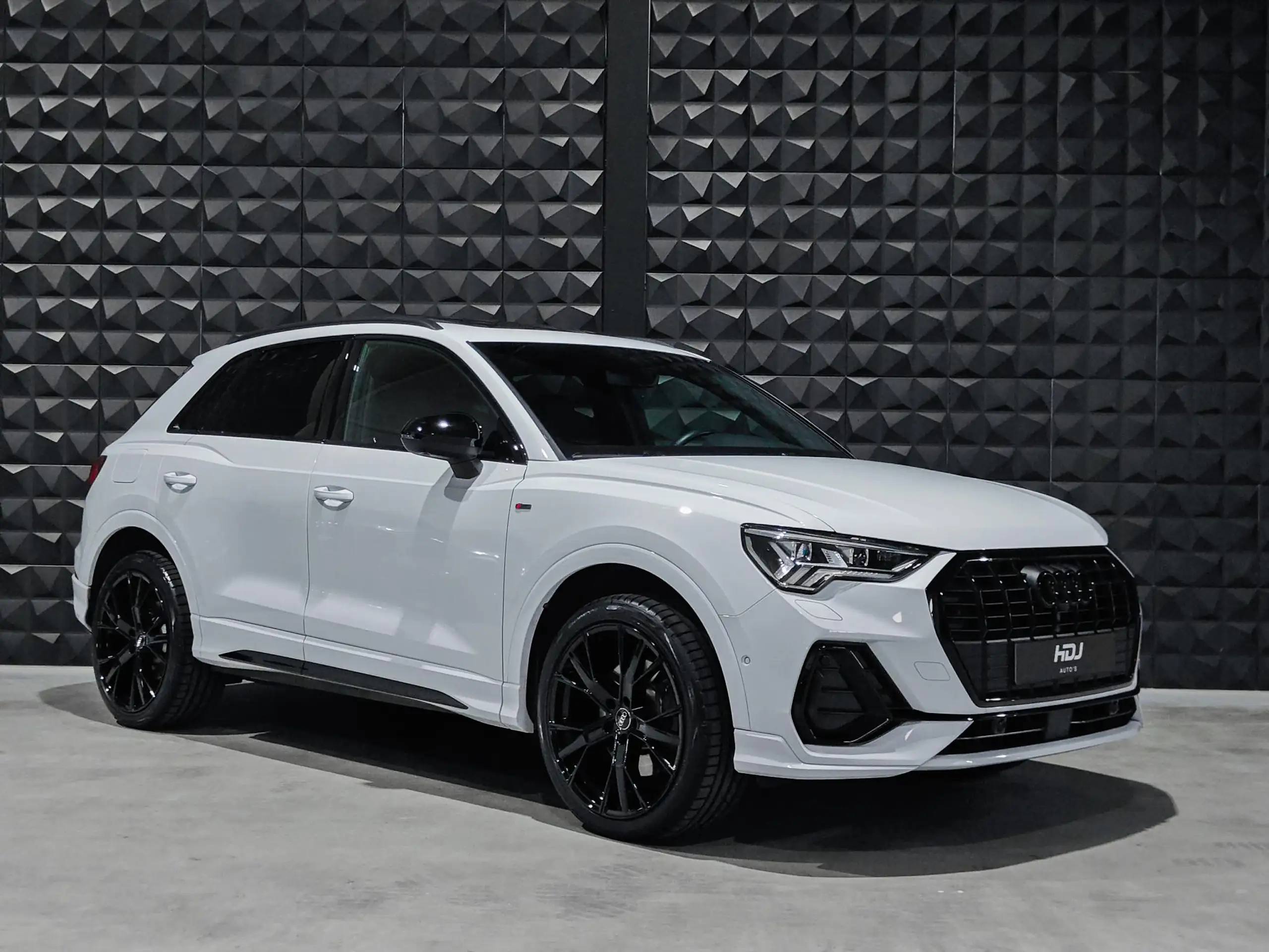 Audi - Q3