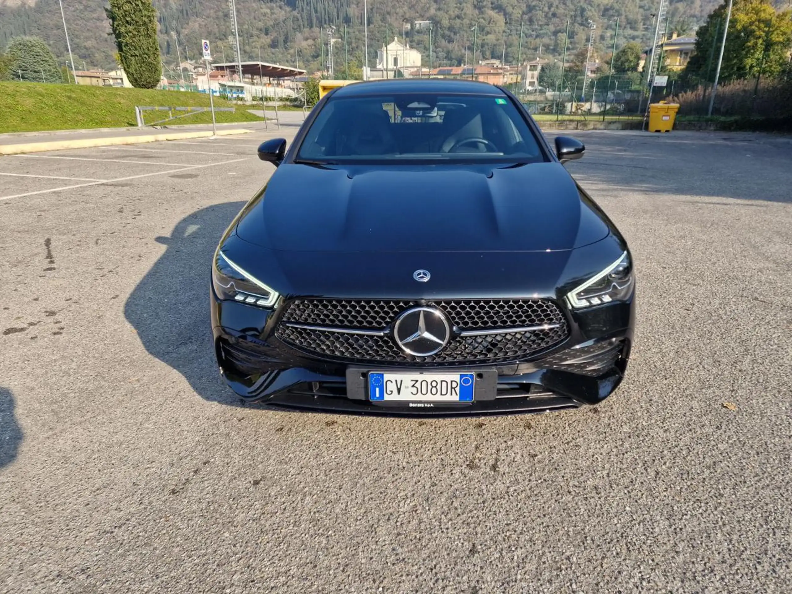 Mercedes-Benz - CLA 200