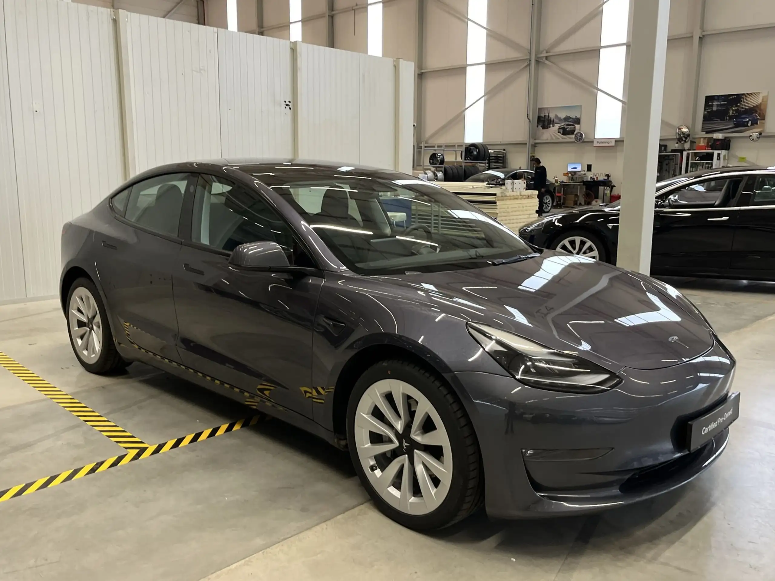 Tesla - Model 3