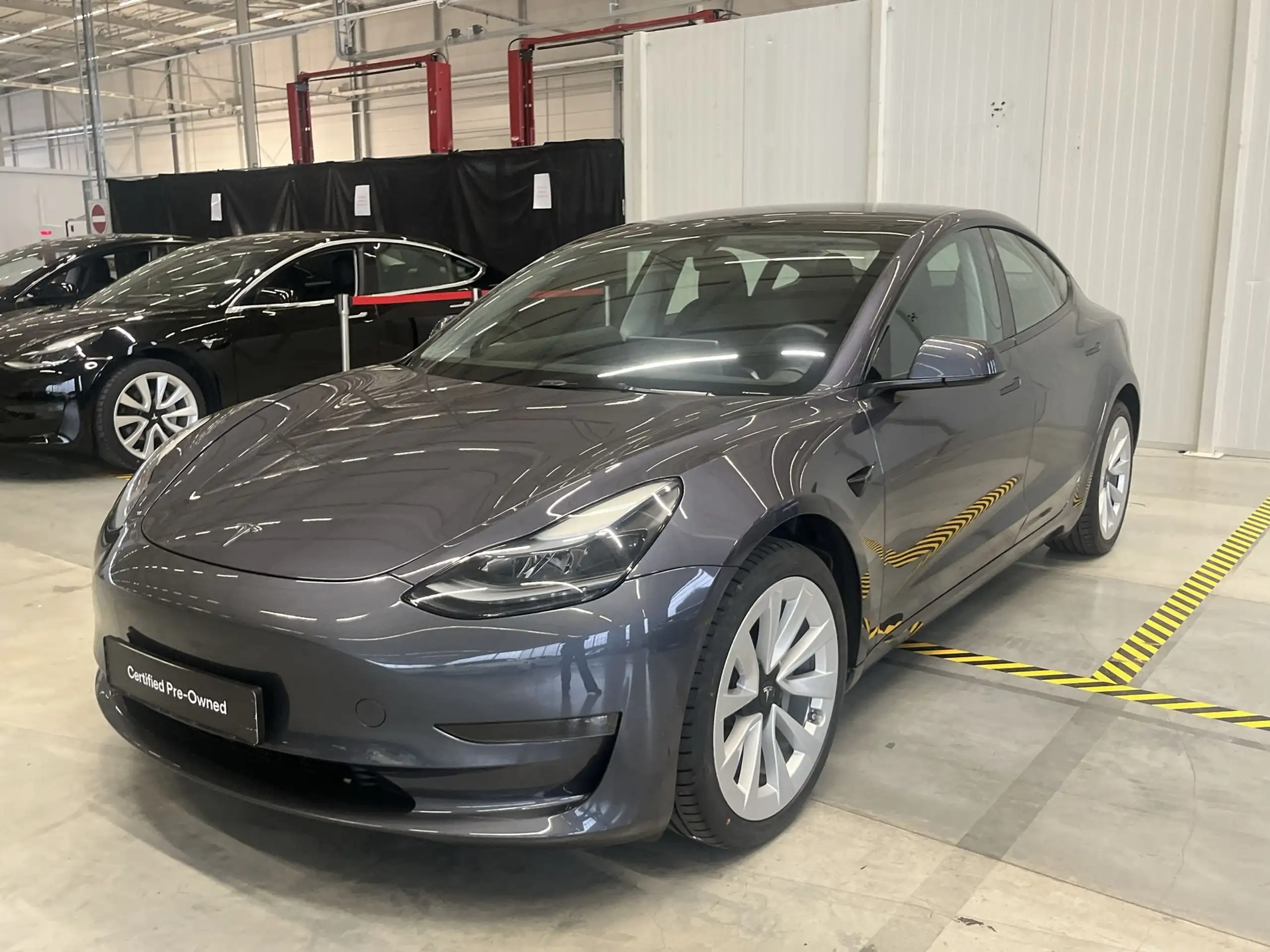 Tesla - Model 3