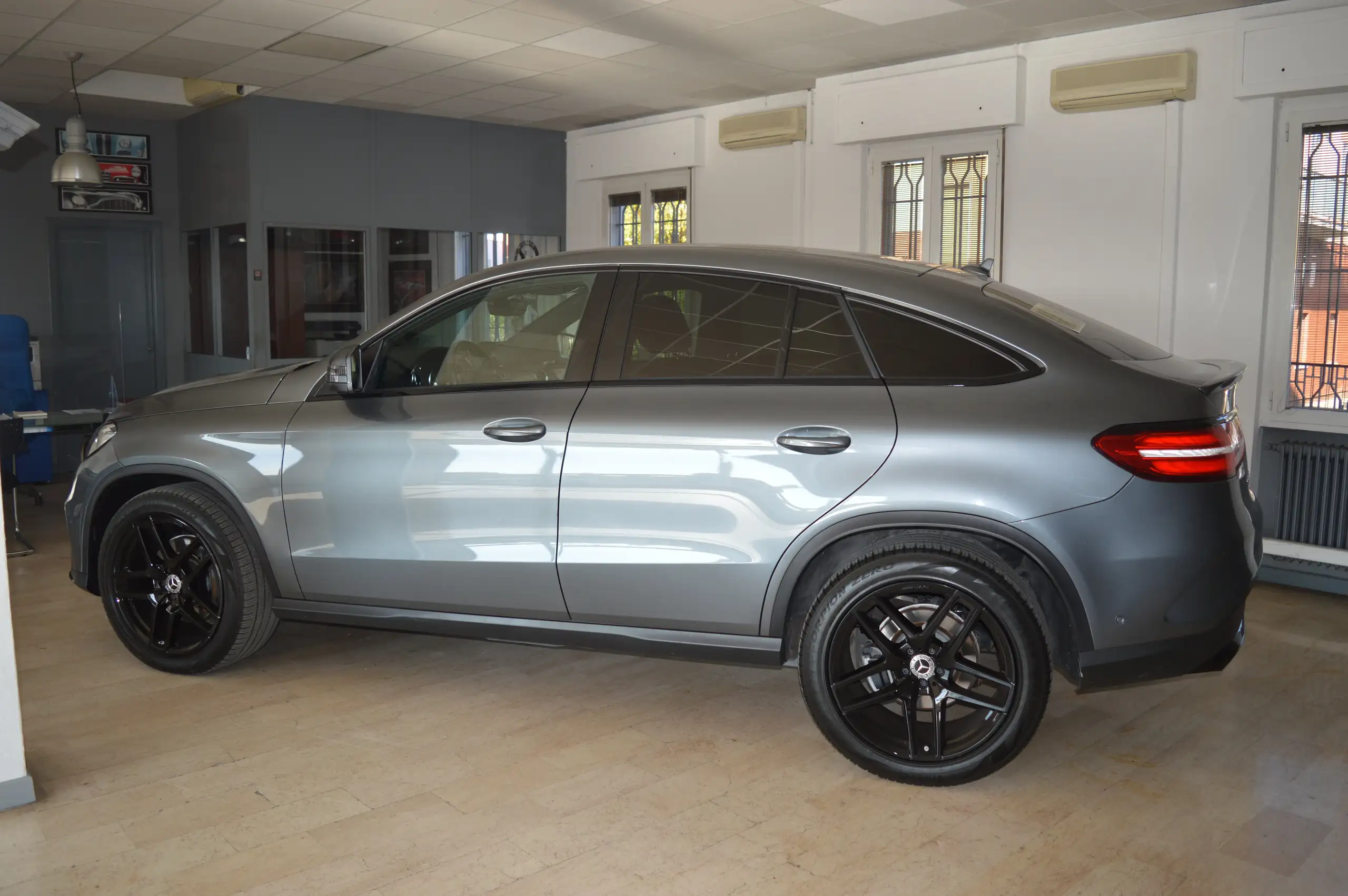 Mercedes-Benz - GLE 350