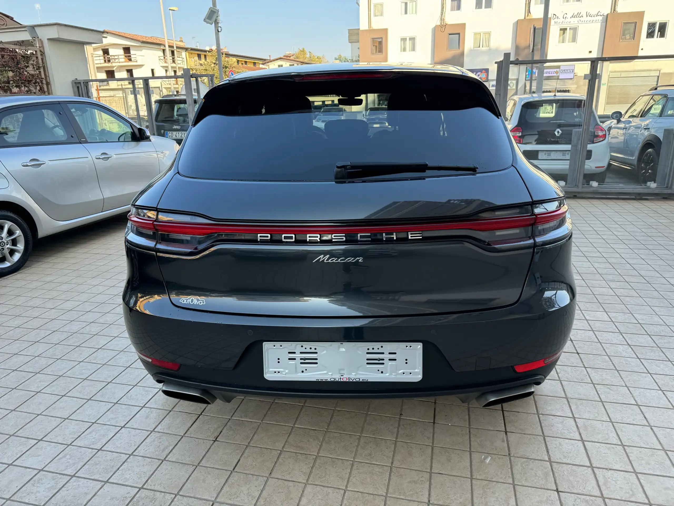 Porsche - Macan