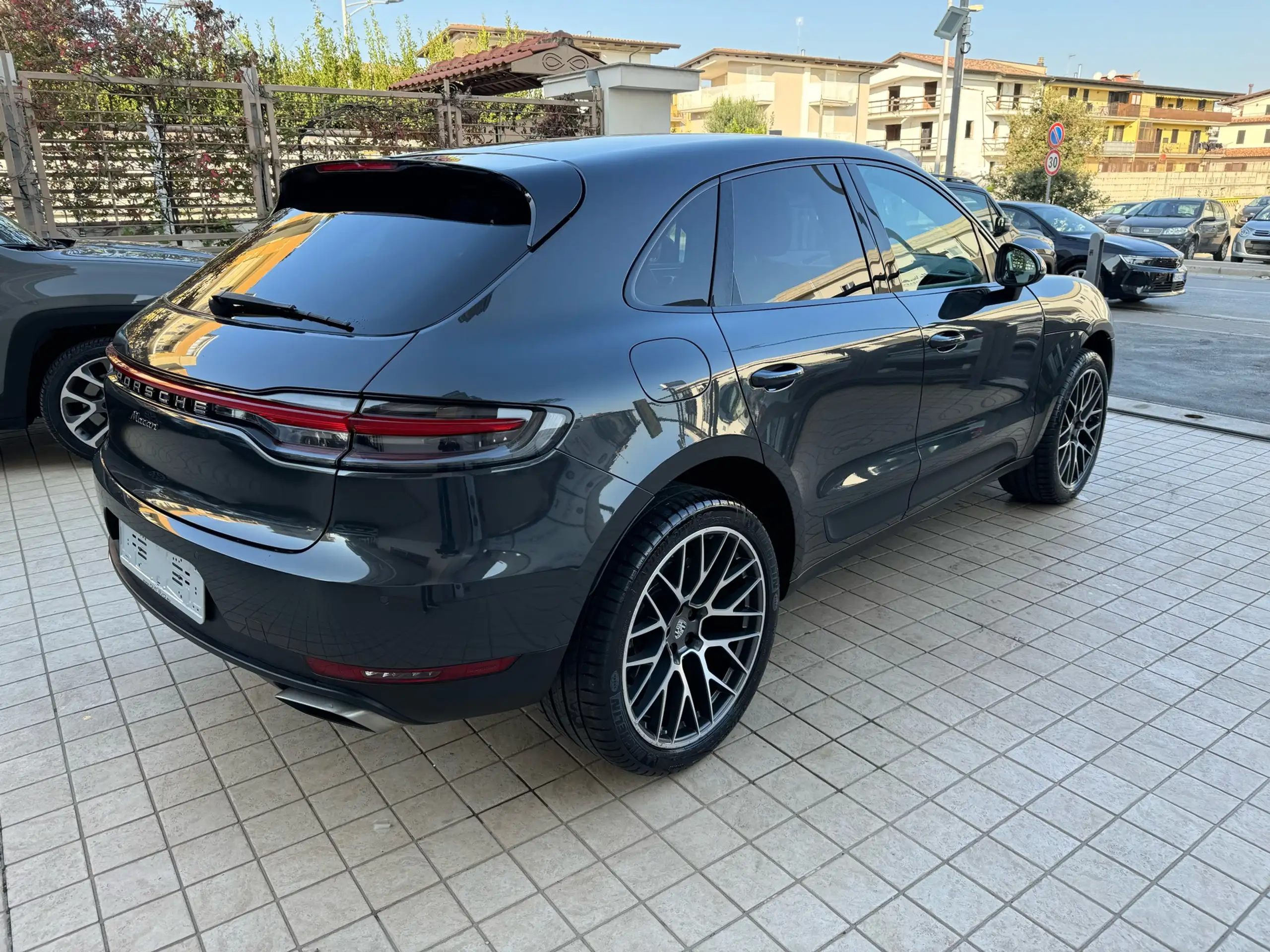 Porsche - Macan