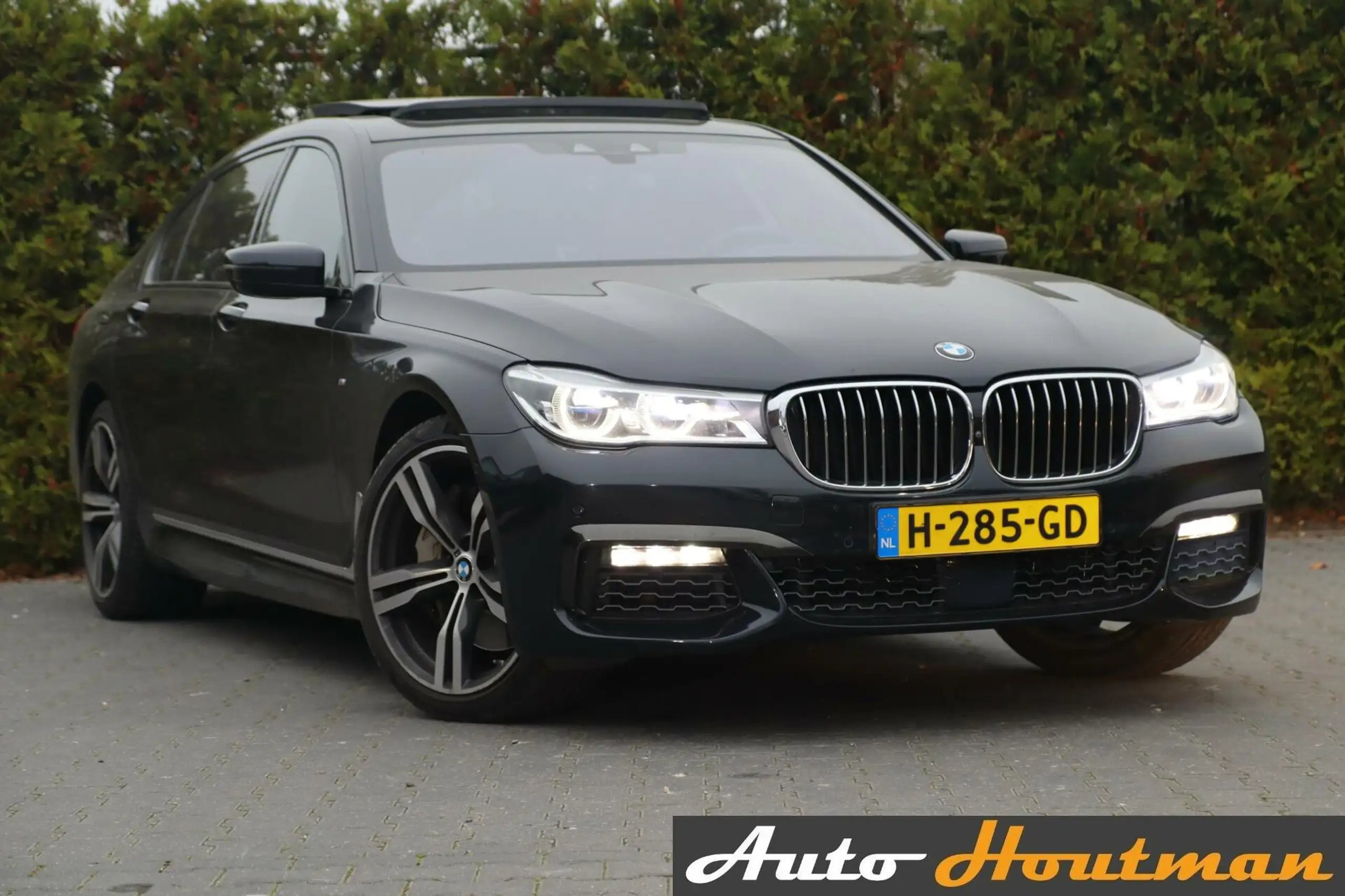 BMW 750 2016