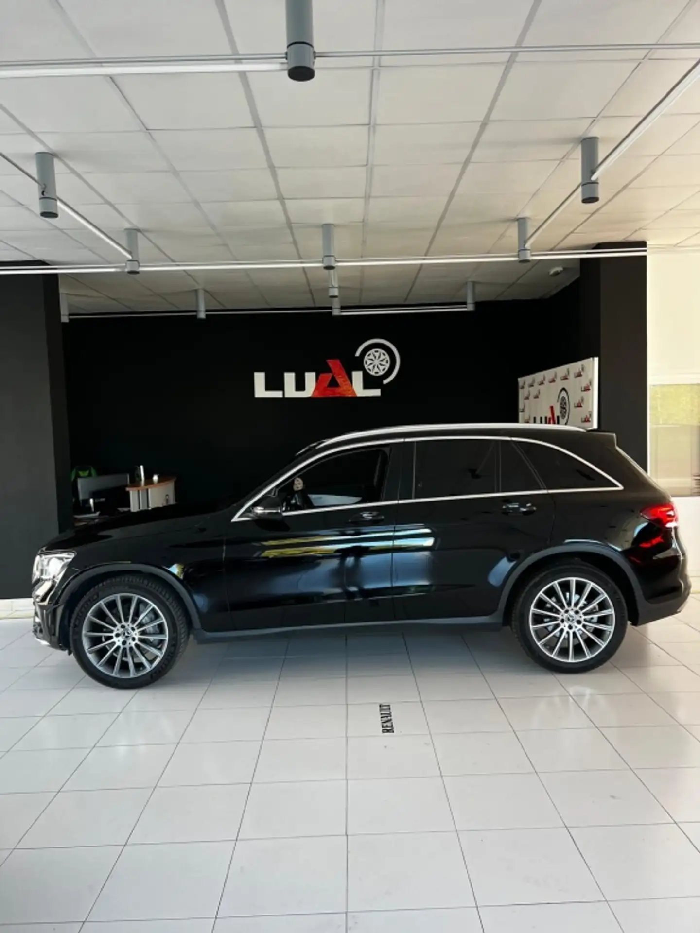 Mercedes-Benz - GLC 220