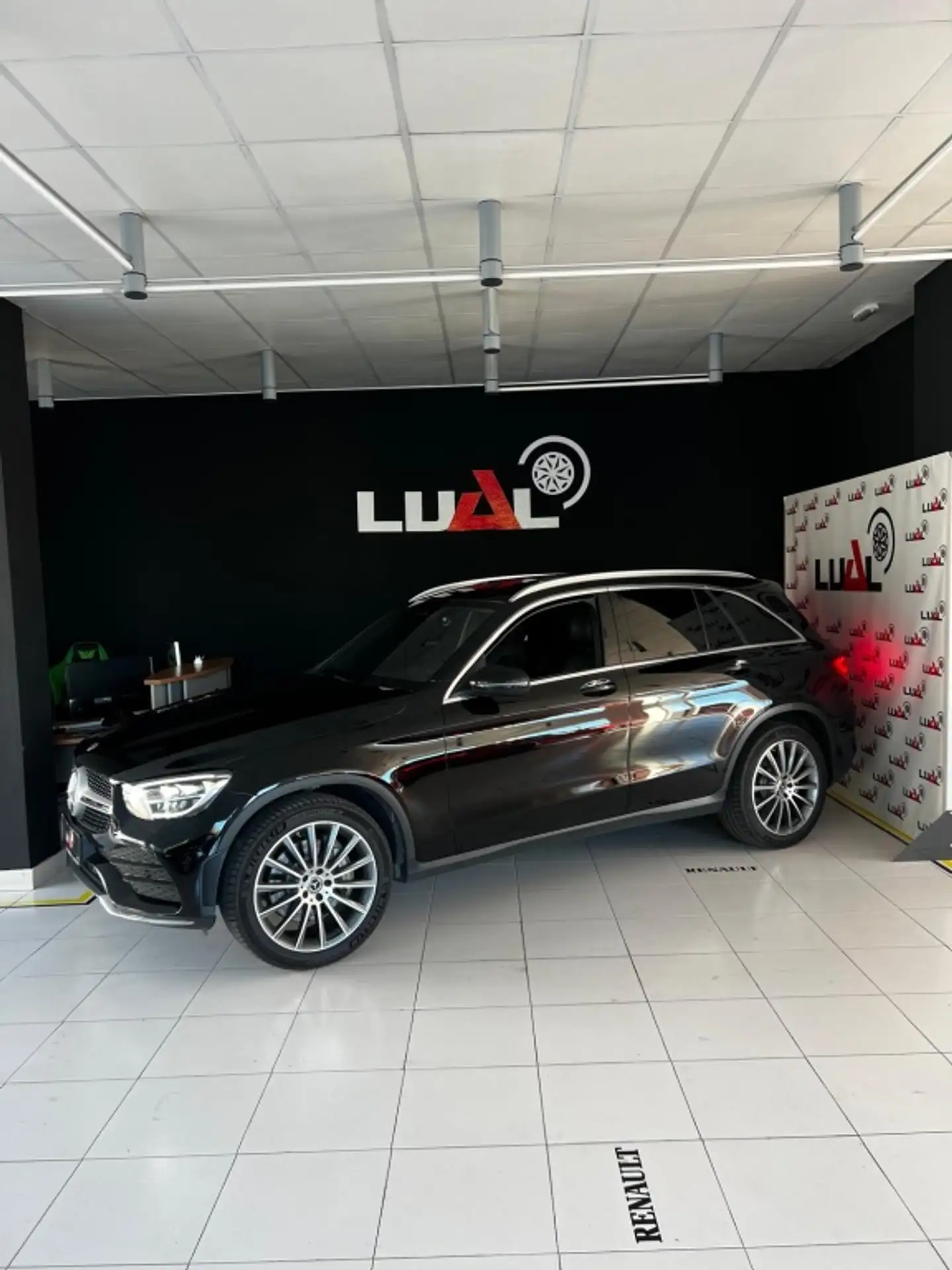 Mercedes-Benz - GLC 220