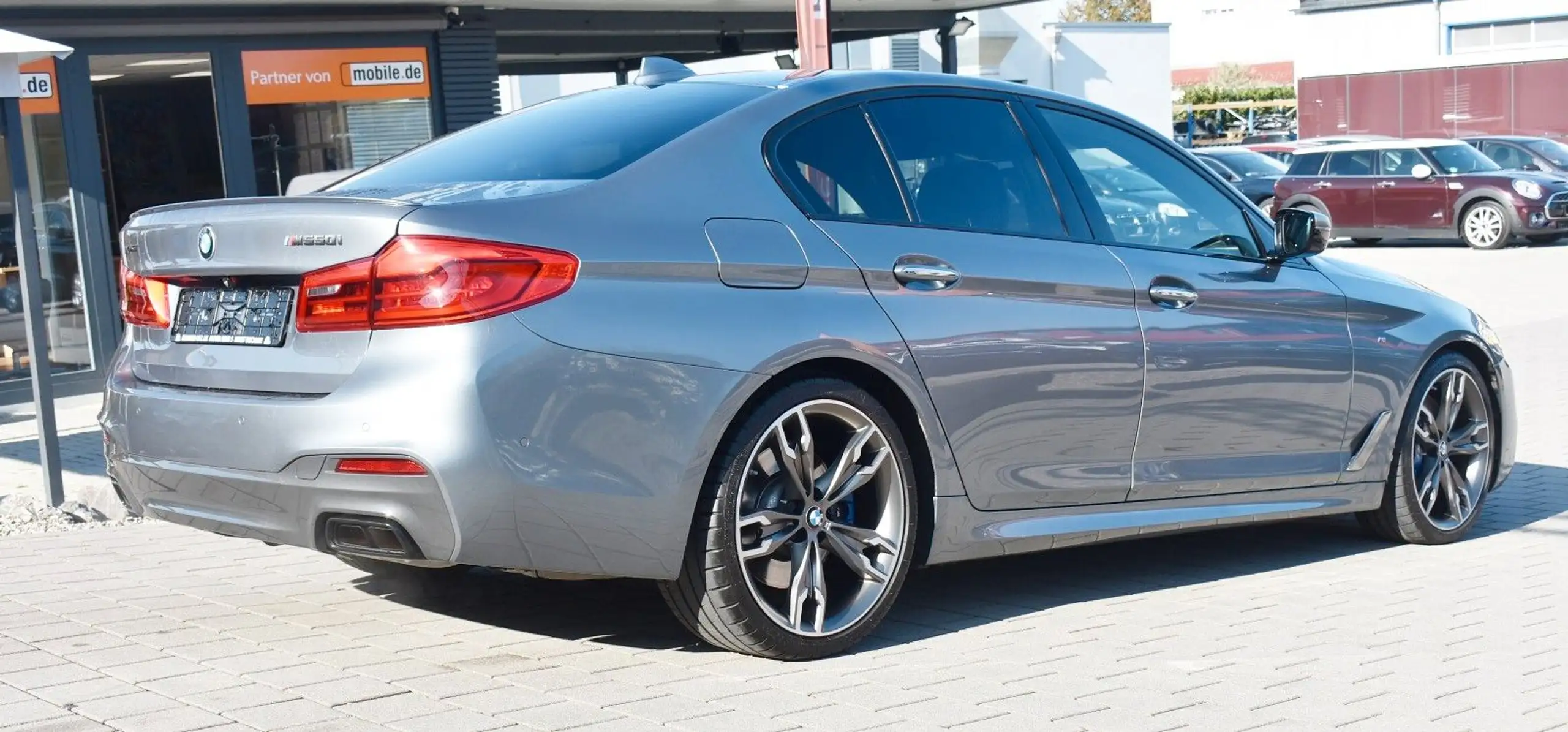 BMW - 550