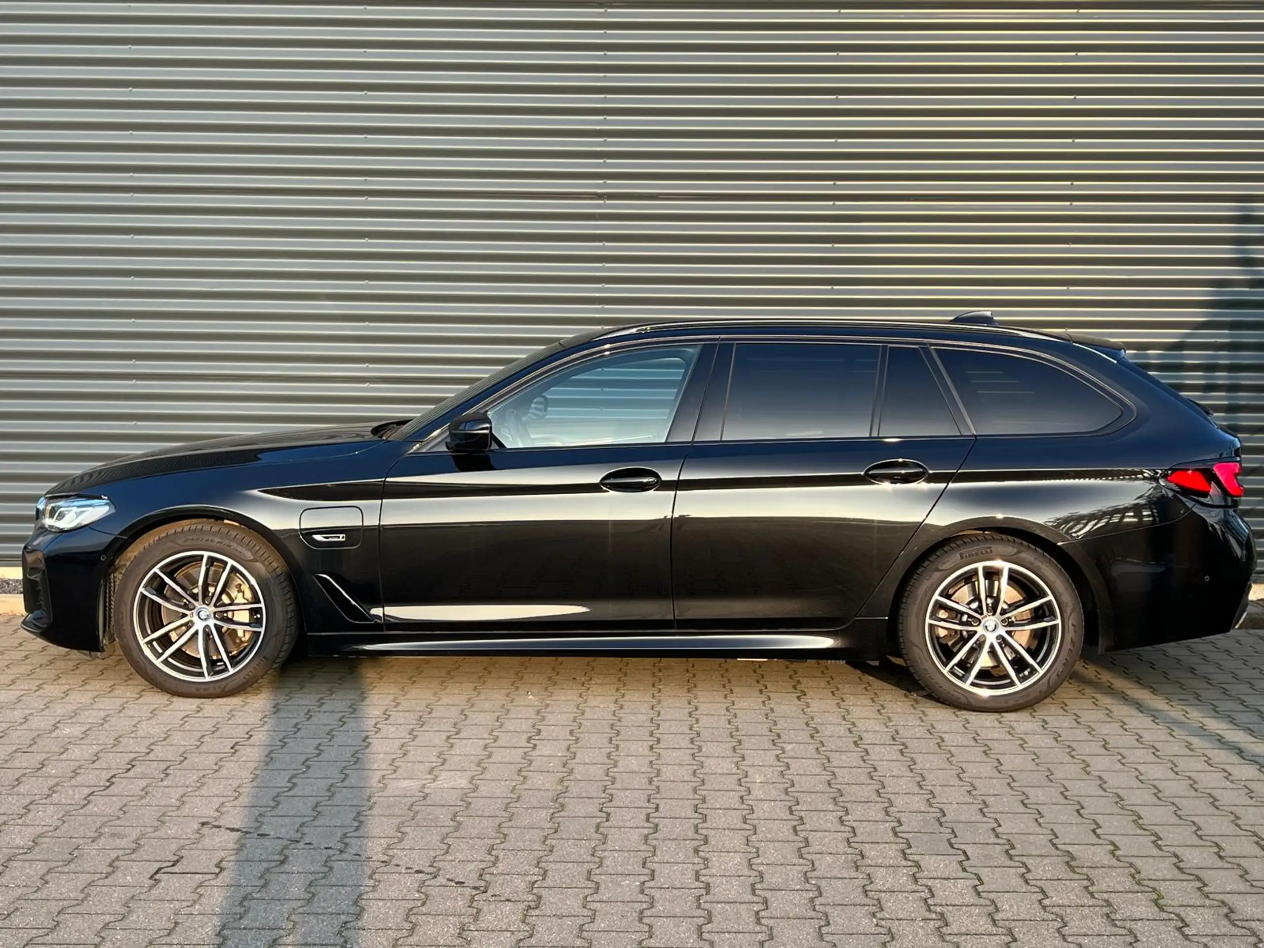 BMW - 530