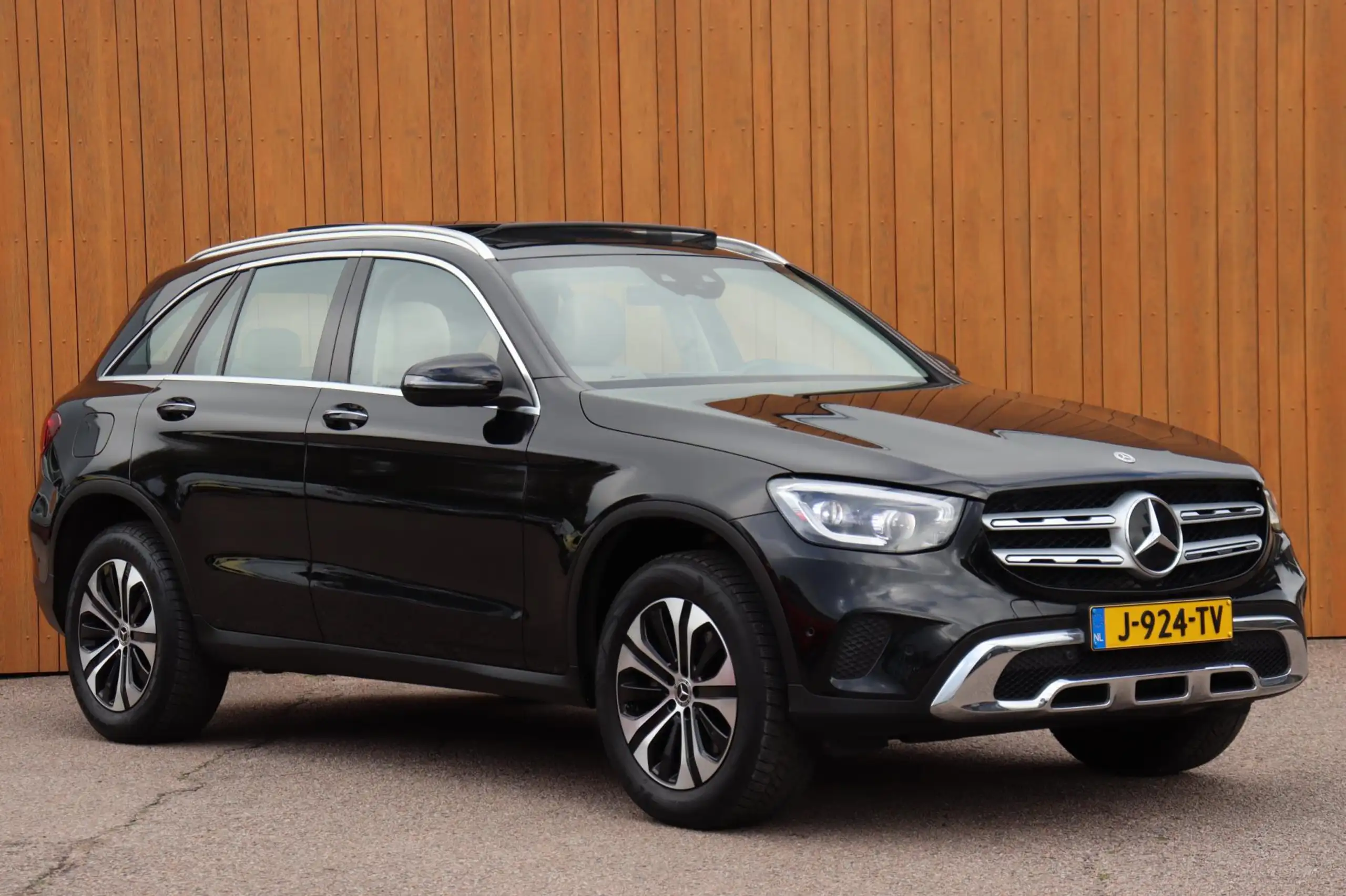 Mercedes-Benz - GLC 200