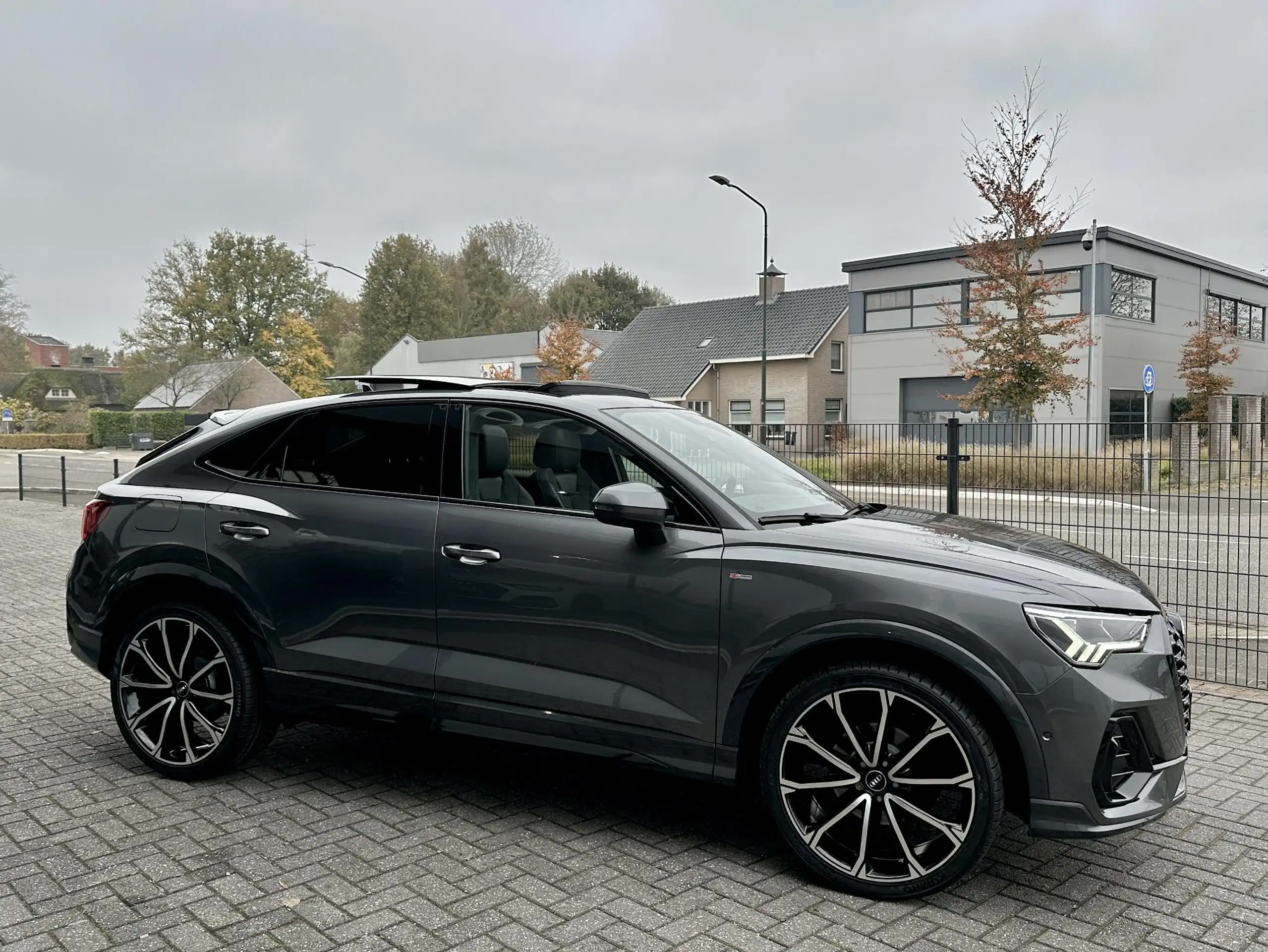 Audi - Q3