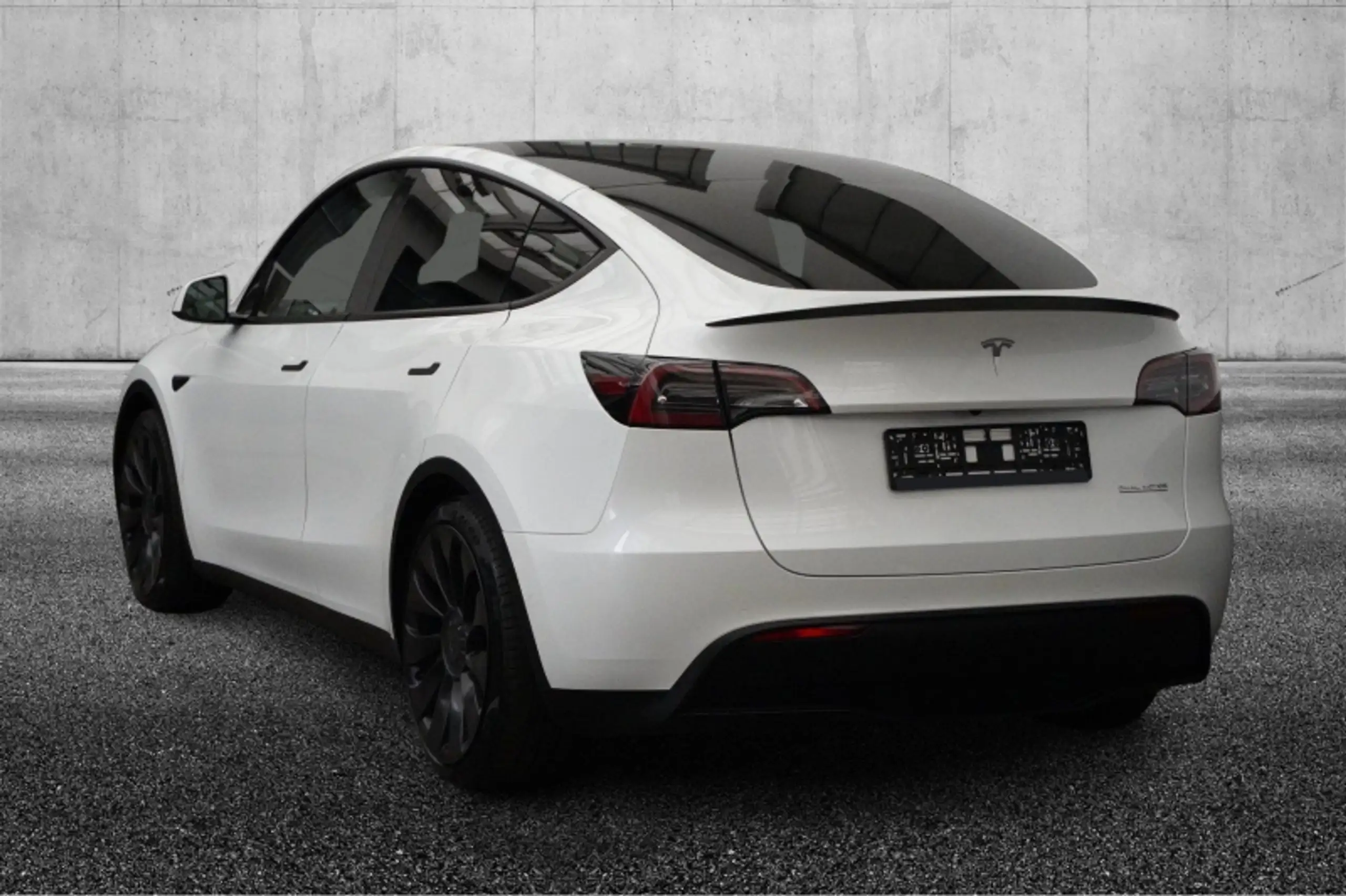 Tesla - Model Y