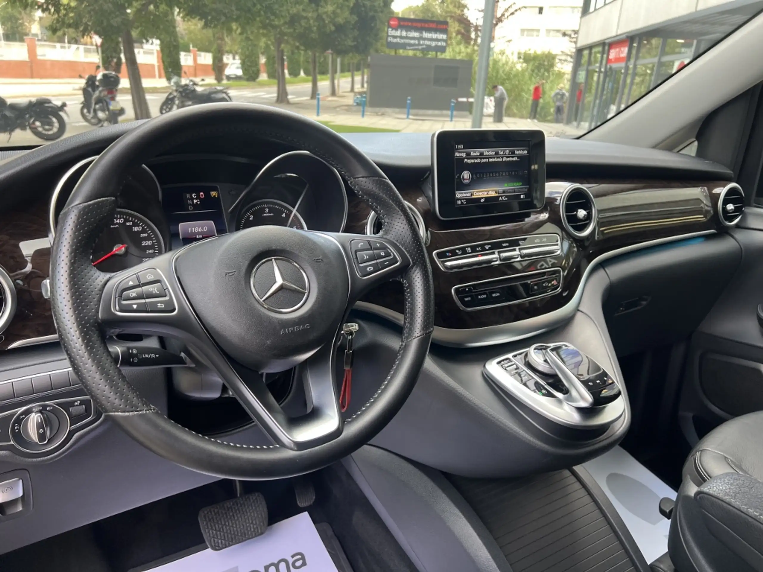 Mercedes-Benz - V 250