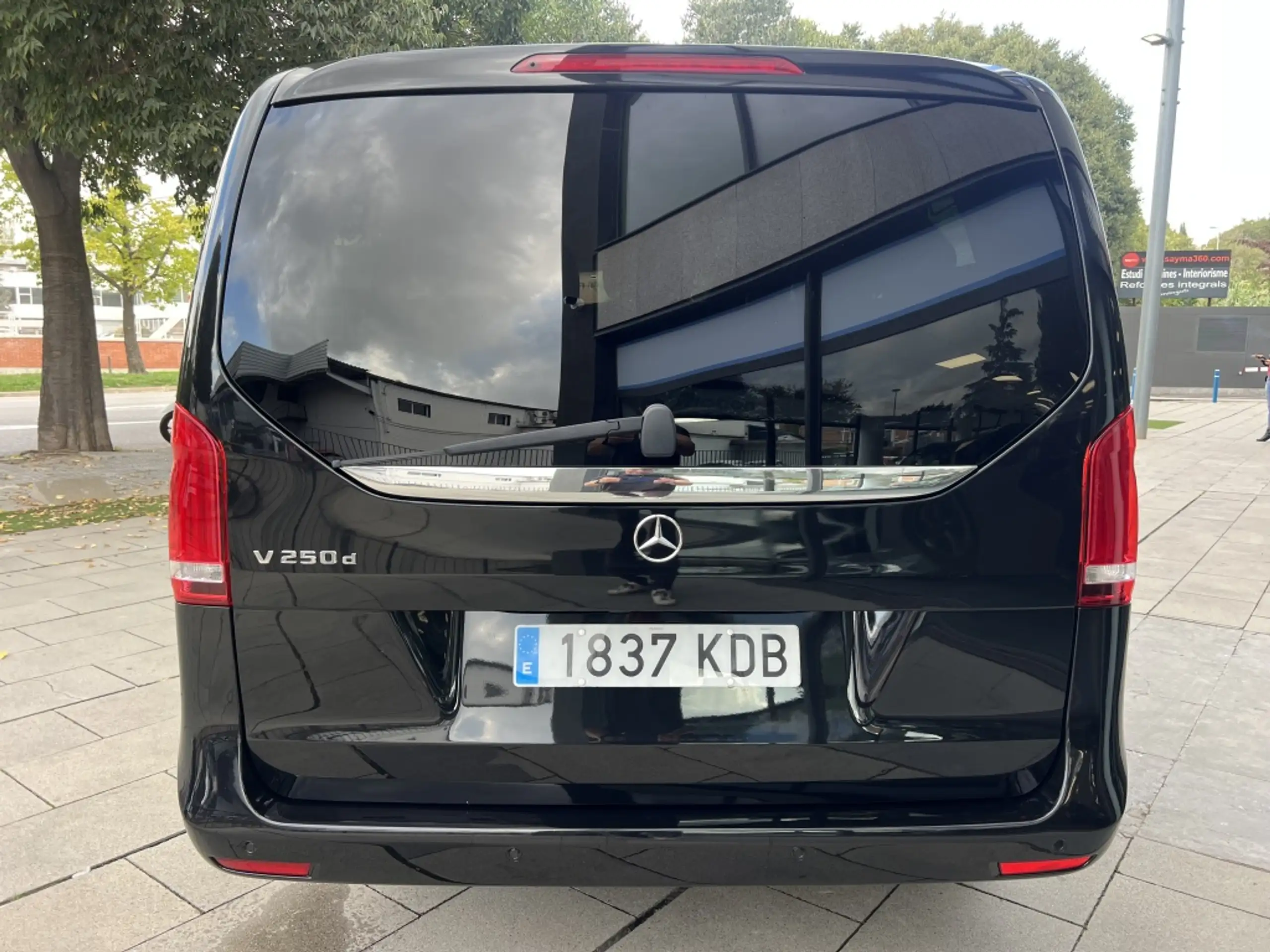 Mercedes-Benz - V 250