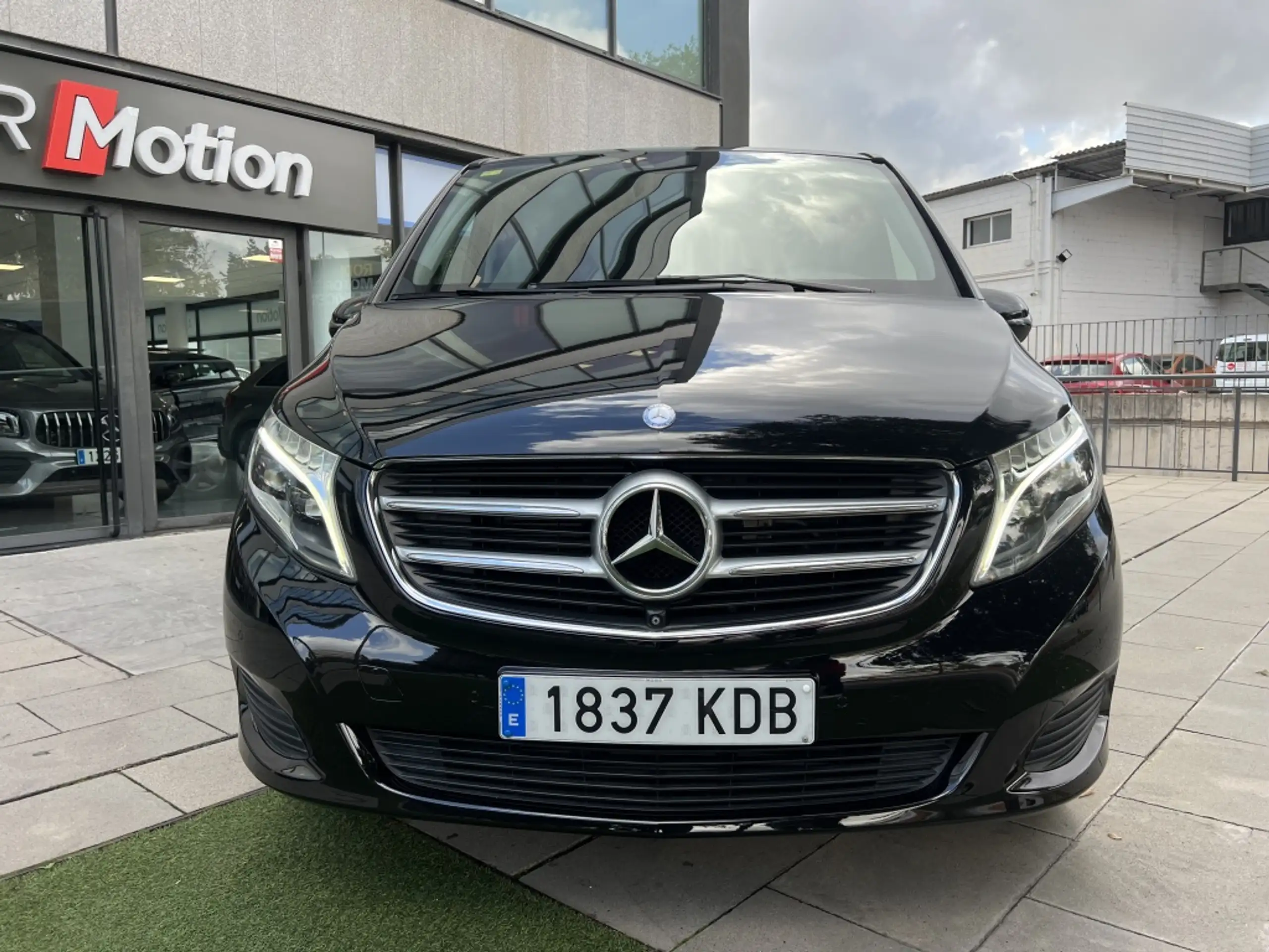 Mercedes-Benz - V 250