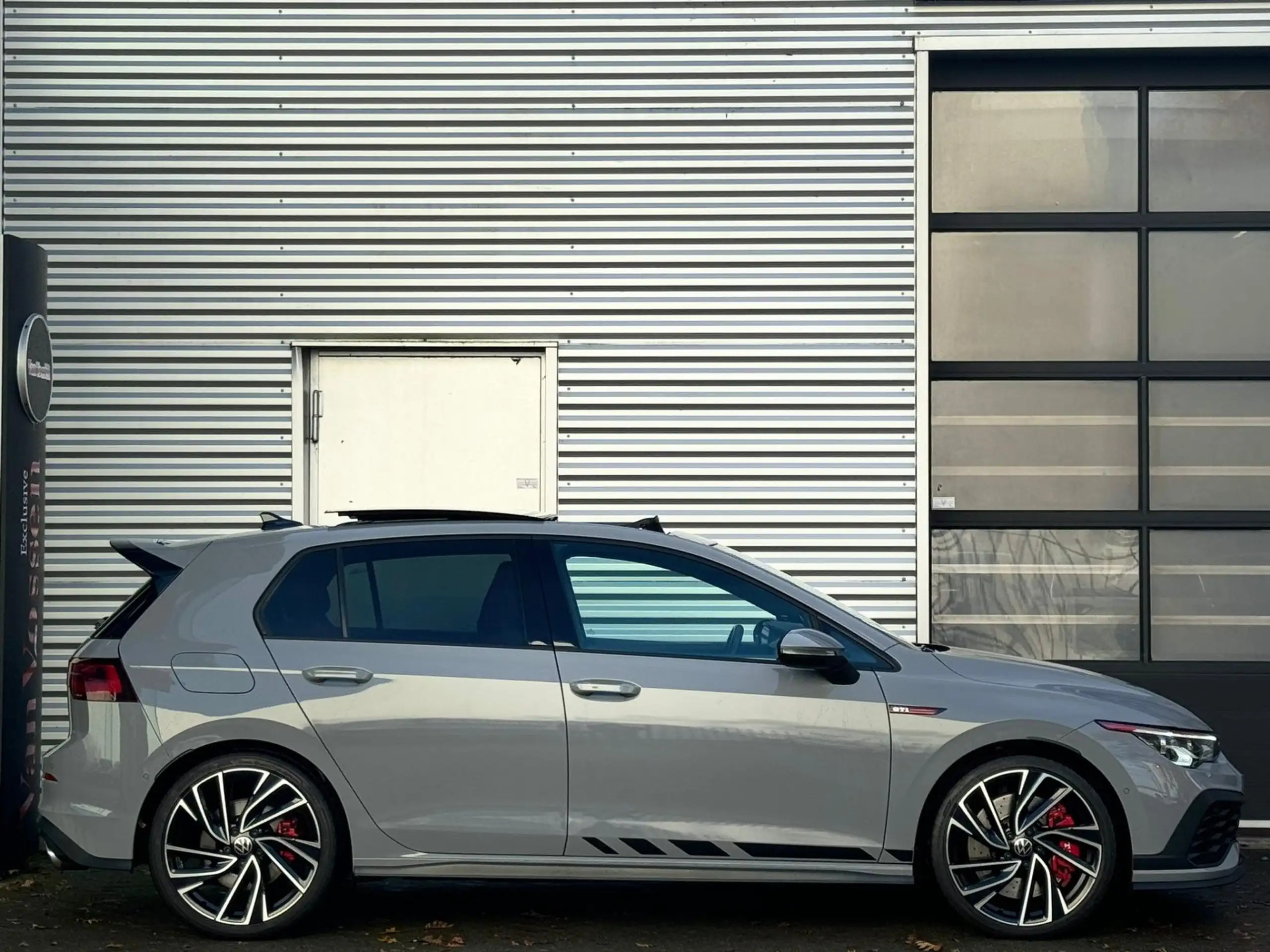 Volkswagen - Golf GTI