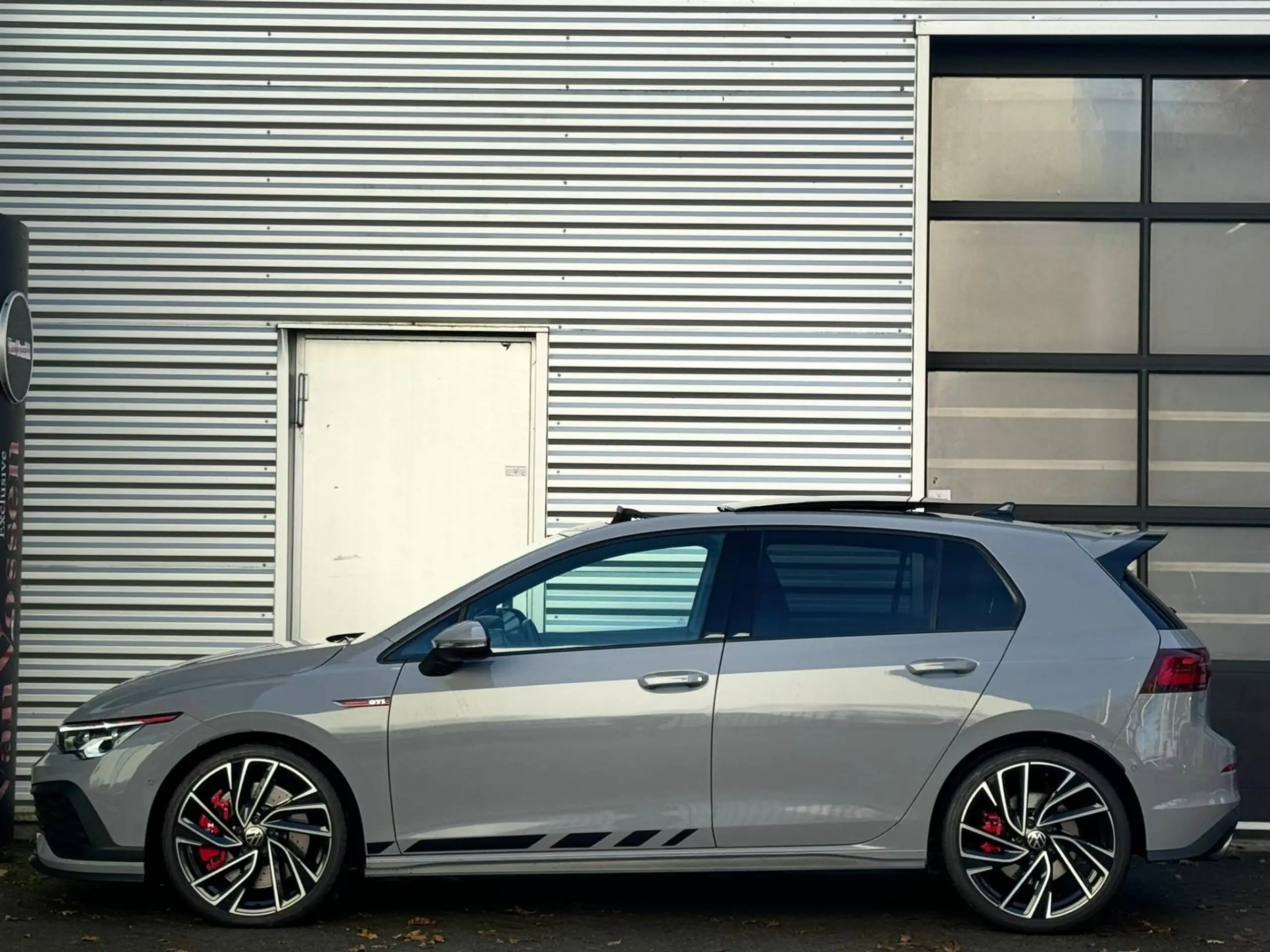 Volkswagen - Golf GTI