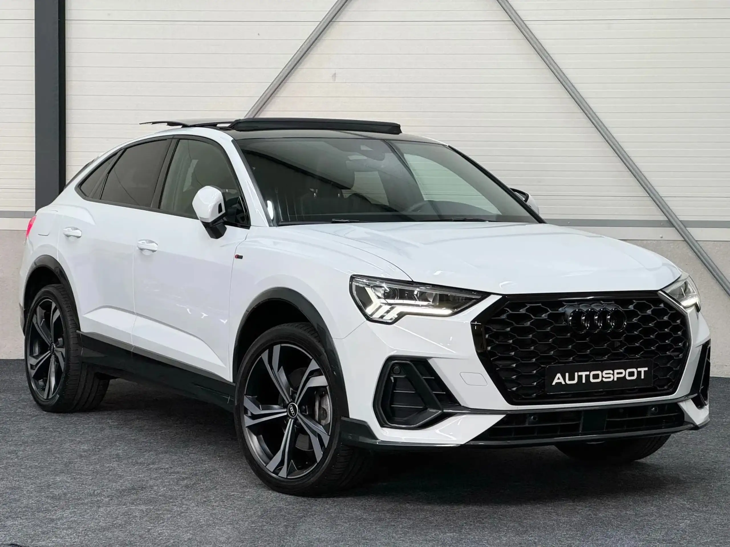 Audi - Q3