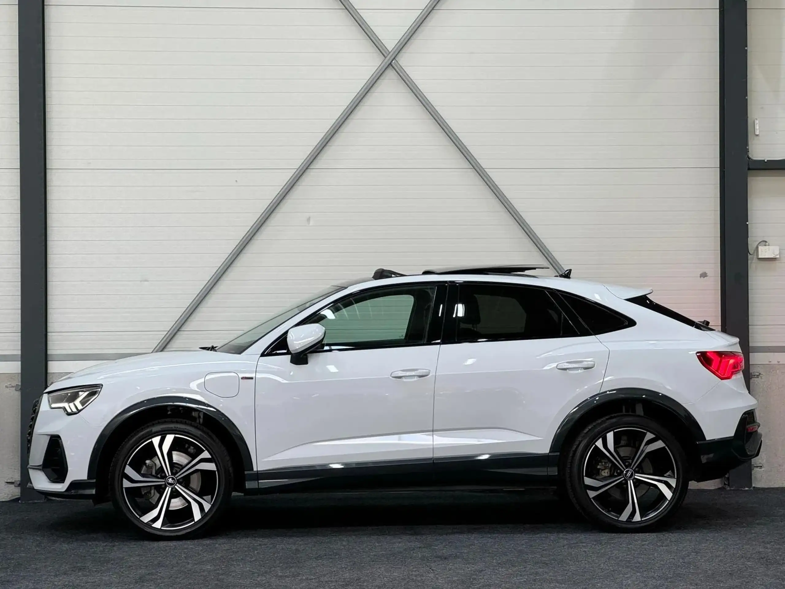 Audi - Q3